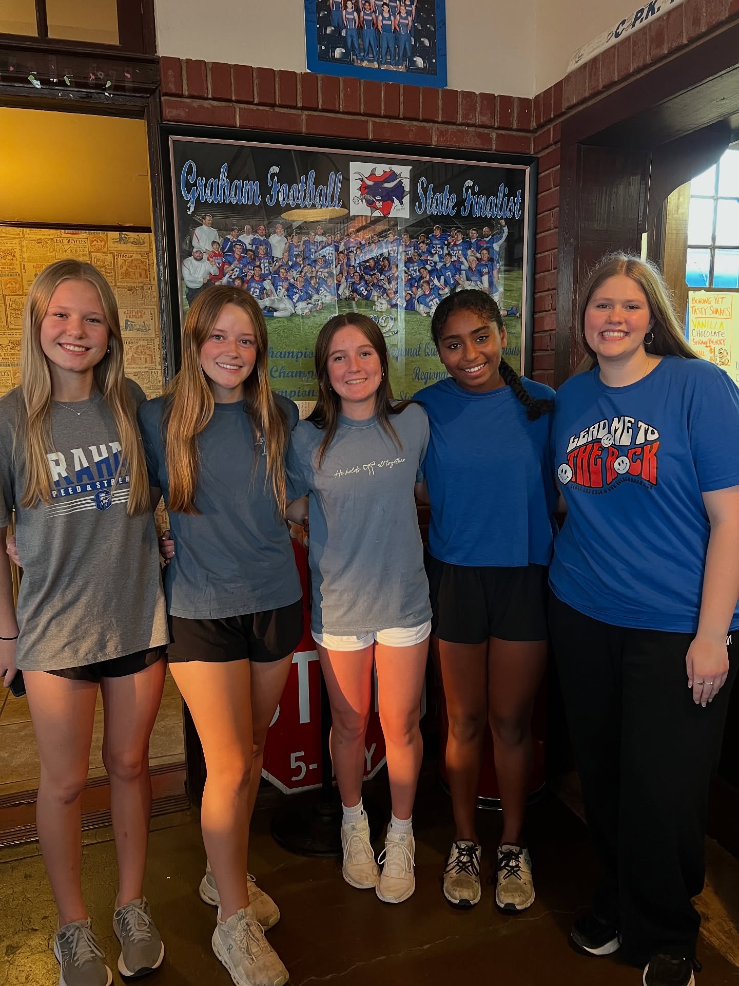 A few pictures from last night! Looking forward to meeting even more new faces tonight!!