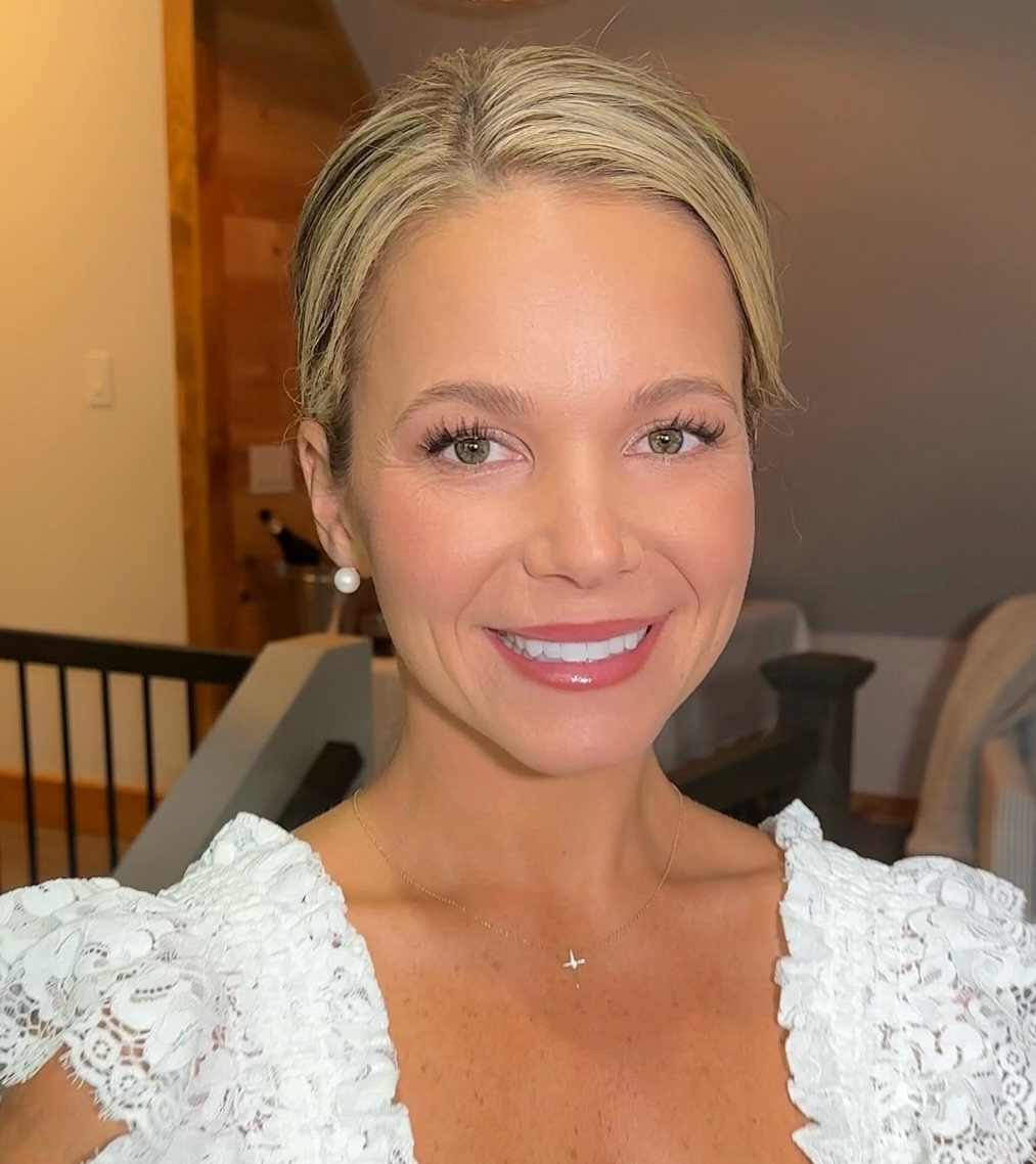 My beautiful bride Jennifer was looking flawless, elegant, and timeless today! 💖
Beauty used:
@temptu Perfect skin airbrush foundation
@embryolisseca moisturizer
@tartecosmetics creamy + radiant shape tape concealers and rose blush bar palette
@charlottetilbury flawless airbrush setting powder + eyes to mesmerize cream shadow
@viseart neutral eyeshadow palette
@toofaced milk chocolate bronzers
@hourglass strobe light palette
@lorealparis waterproof voluminous mascara
@ardellbeauty individual cluster lashes
@glossier brow gel in blonde
@makeupforever artist lip liner
@diorbeauty plumping lip gloss
SHARE with a future bride + SAVE for makeup inspo! ✨
Looking for an artist who can bring out your natural beauty?
➡️ DM or click the link in the BIO to book! 📩
#colourationsmakeup
Luxury wedding makeup and hair
Kingston Ontario makeup artist
Kingston Ontario hairstylist
Prince Edward County makeup artist
Prince Edward County hairstylist
1000 islands makeup artist
Quinte West Ontario makeup artist
Eastern Ontario makeup artist
Ottawa makeup artist
Kingston Ontario airbrush makeup artist
Prince Edward county airbrush makeup artist
Soft glam makeup, natural bridal makeup, flawless natural bridal beauty, bridal makeup and hair, flawless airbrush makeup, wedding party makeup and hair, kingston wedding vendors, prince Edward county wedding vendors, 1000 islands wedding vendors, bridal makeup inspiration, wedding makeup inspiration, wedding hair, wedding makeup