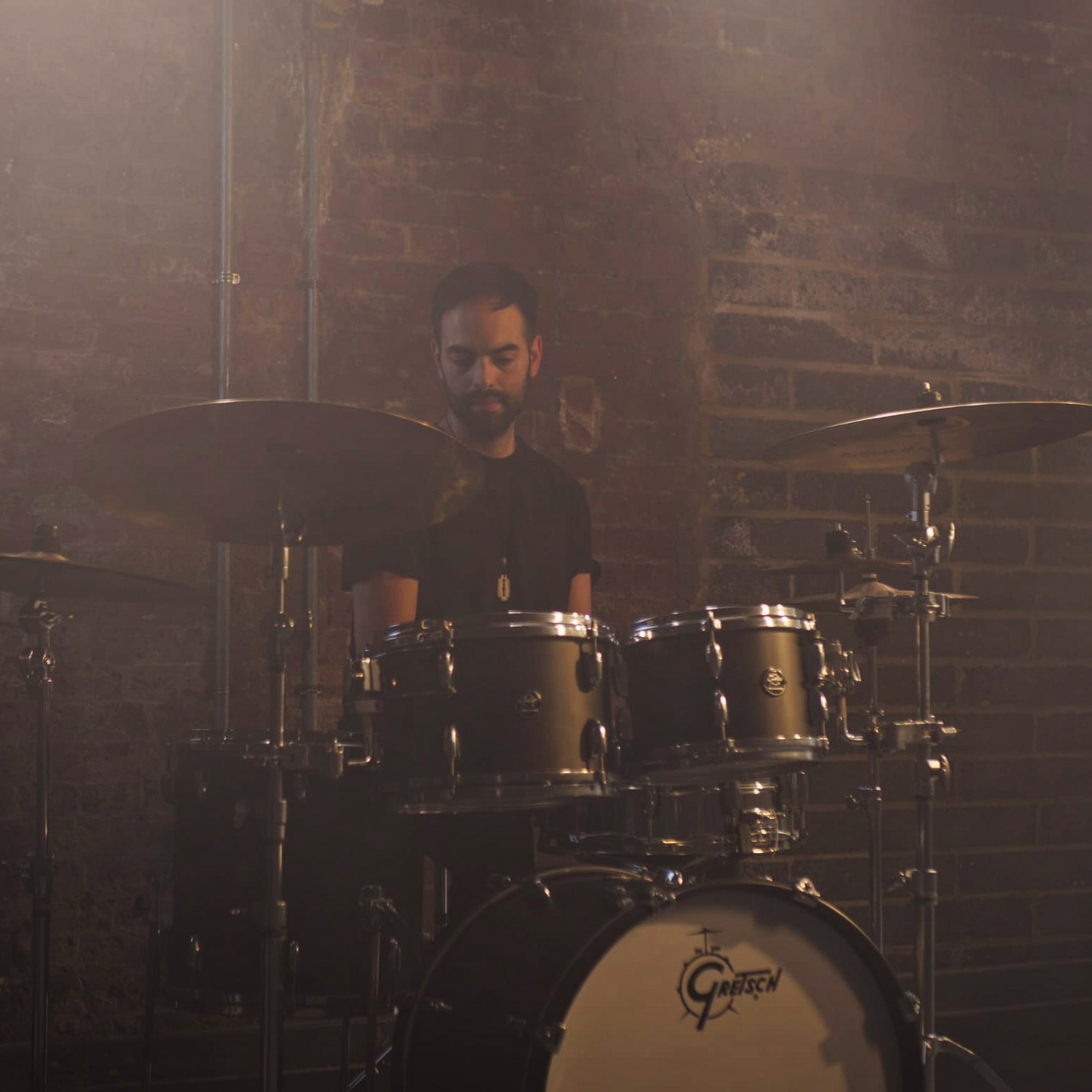 On set for @georgemariosofficial with a few other stars including @dionisio.pm and @guitaristrobin ⭐️
📸 @billycrabbemusic
#drumsdrumsdrums #vf15 @gretschdrums @istanbulagop #drummer #drummergram #remodrumheads #sessiondrummer #londonmusician #londonmusic #drummerinlondon #drum #drums #drumkit #drumset #instadrums #soundsfrommyattic #drumminglife #remoterecording #remotedrumtracks #remotedrumrecording #livedrummer