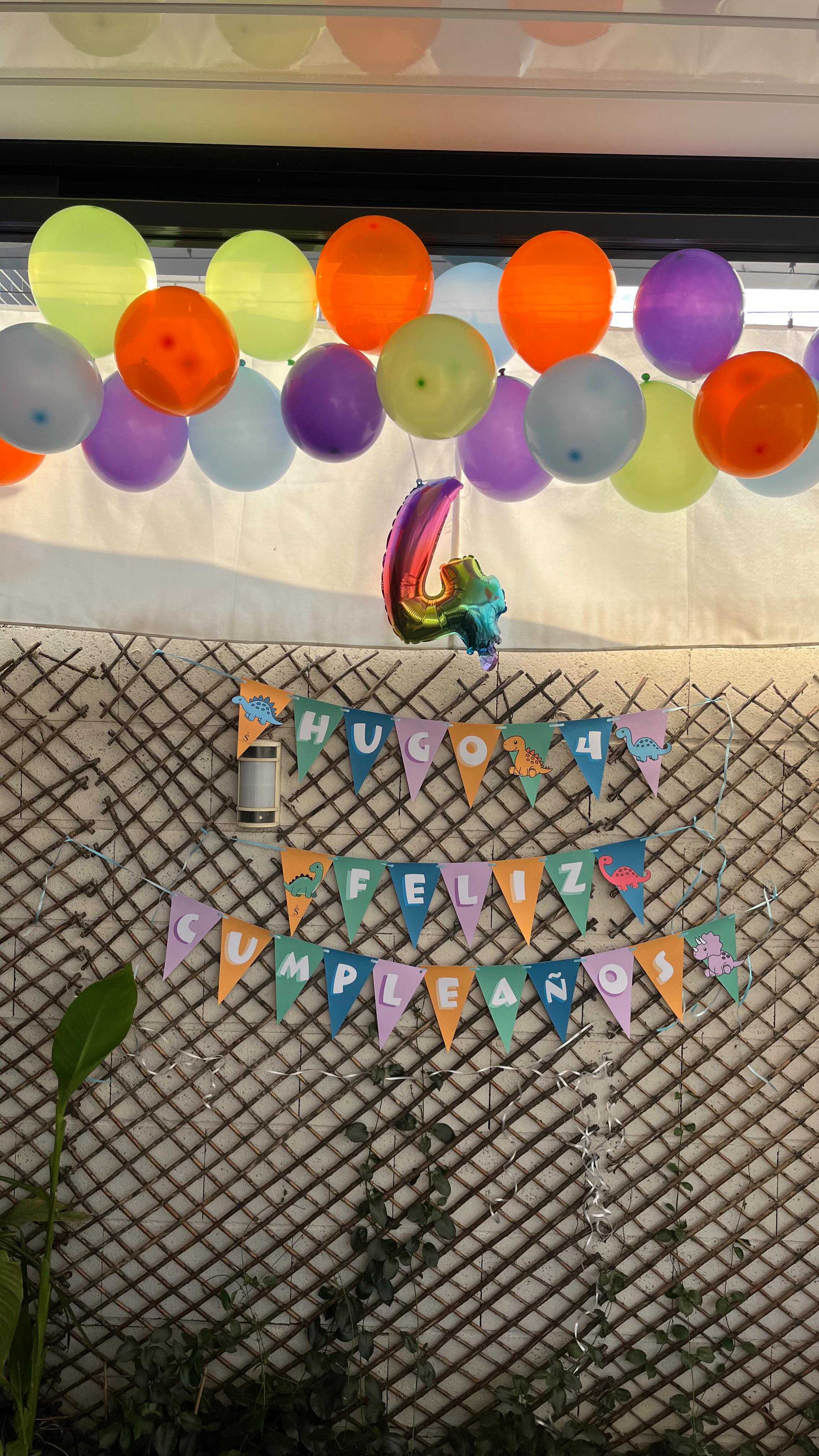 🦕 CUMPLE DINOS 🦕
¿¿Como de bonito nos quedó la decoración de Dinos??
Si quieres encargar la tuya entra en nuestra web o escríbenos un MP y nos ponemos manos a la obra! ❤️
Y si os ha gustado la corona, estar atentos, porque próximamente colgaremos el tutorial paso a paso para hacerla en nuestro canal de YouTube! 🖍️
🎂 @almuydulce