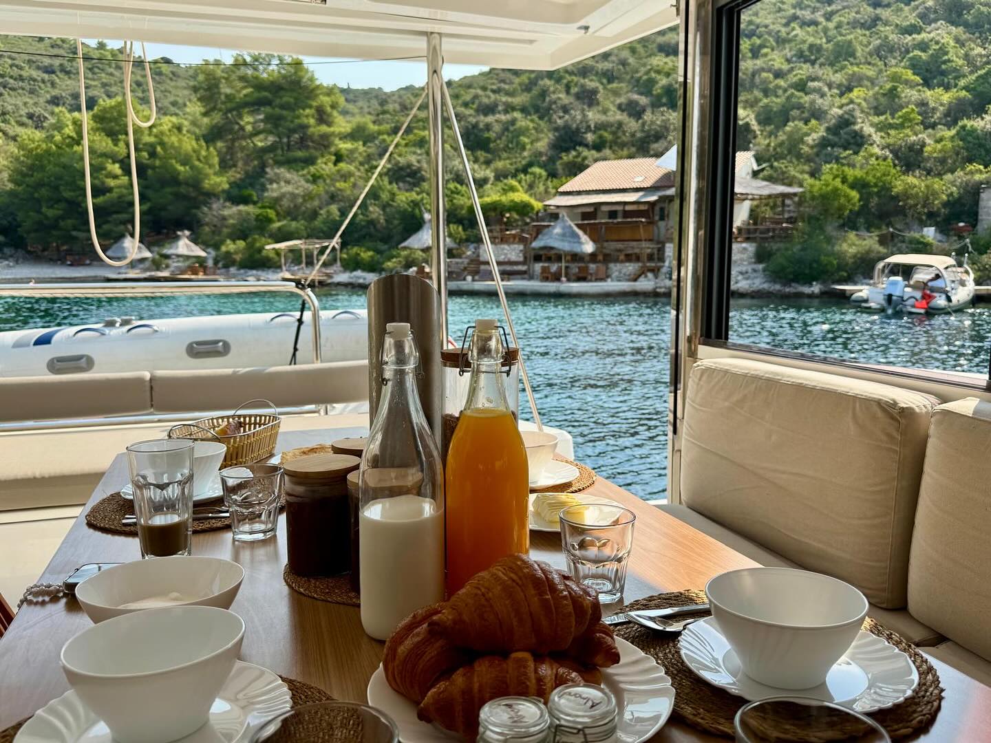 Breakfast vibes 🥞🥐