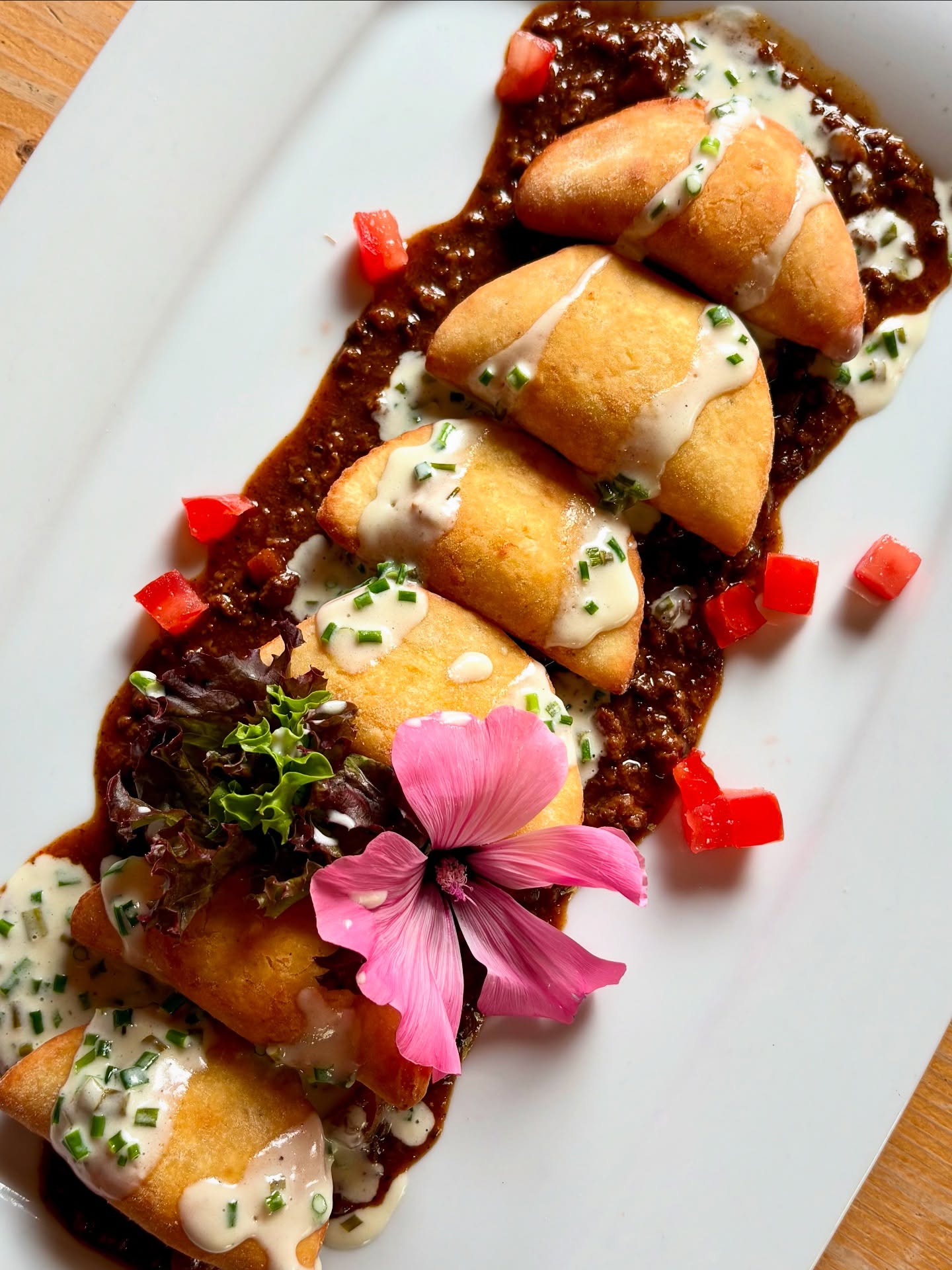 H O M E M A D E
•
Delicious baked potato-raviolis made by our chef Franz Josef!
•
•
#rifugiorudihütte #sesto #sexten #3zinnendolomites #sextenerdolomiten #dolomites
•
•
#homemadefood #mountainlife #delicious #traditionalfood #cucinatradizionale #suedtirolerleben