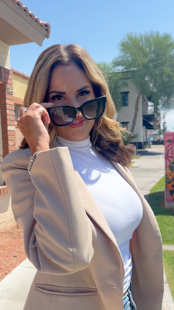 I’m obsessed with @melanietovarrealtor! Get ready for some serious TLC for your lashes! Book an appointment online at www.azlashlady.com #lash #chandlerlashes #beautytips #downtownchandler #azlashlady #lashes #eyelashextensions #lashliftandtint #beauty #lash