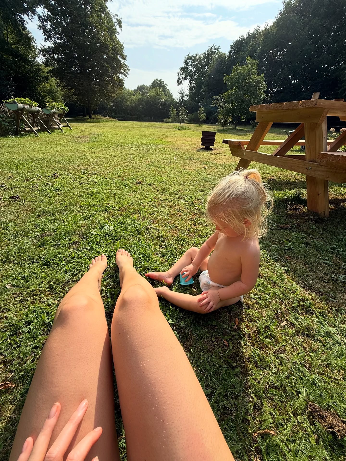 Zomer kiekjes 💕
We waren bij de alpaca high tea en lunch boerderij in Rouveen 🦙🦙
Taart natuurlijk bij @degillendekeukenmeiden 😍
Genieten in de tuin bij mijn ouders ☀️
Heeeerrlijk de zomer in Nederland.
Aankomend weekend ga ik weer eens naar een festival @officialdecibeloutdoor suuuper veel zin in! Als je ook gaat stuur me een dm 💕
💕
#zomerinnederland #decibel #alpaca #genieten