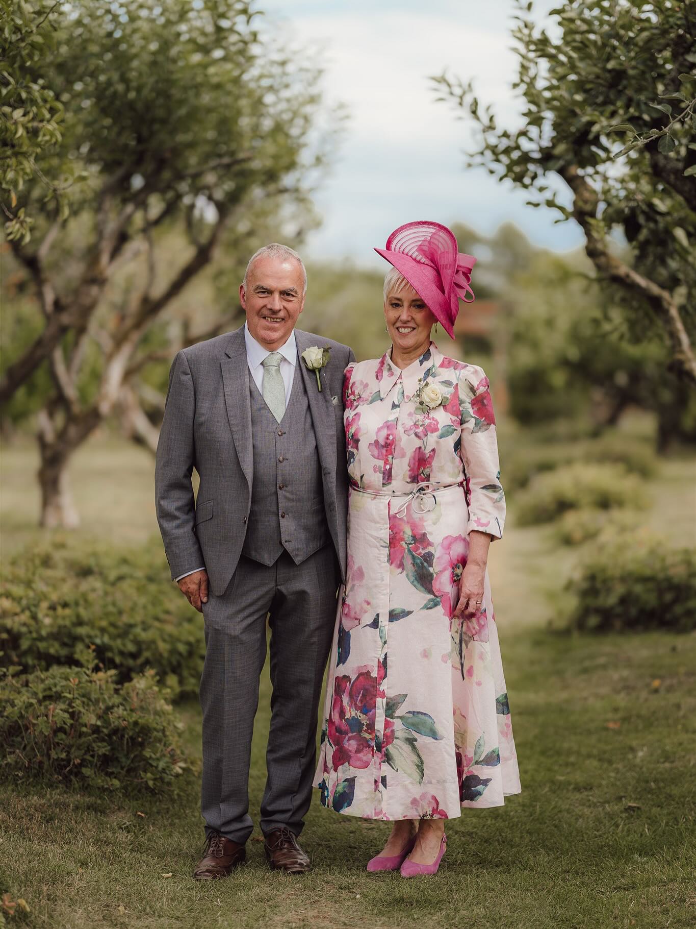 Do you mind taking a photo?’ – I’ll never get tired of saying YES to that. 📸 Your wedding day is full of fleeting magic, and I’m here to catch every single spark.
#BerkshireWeddingPhotographer