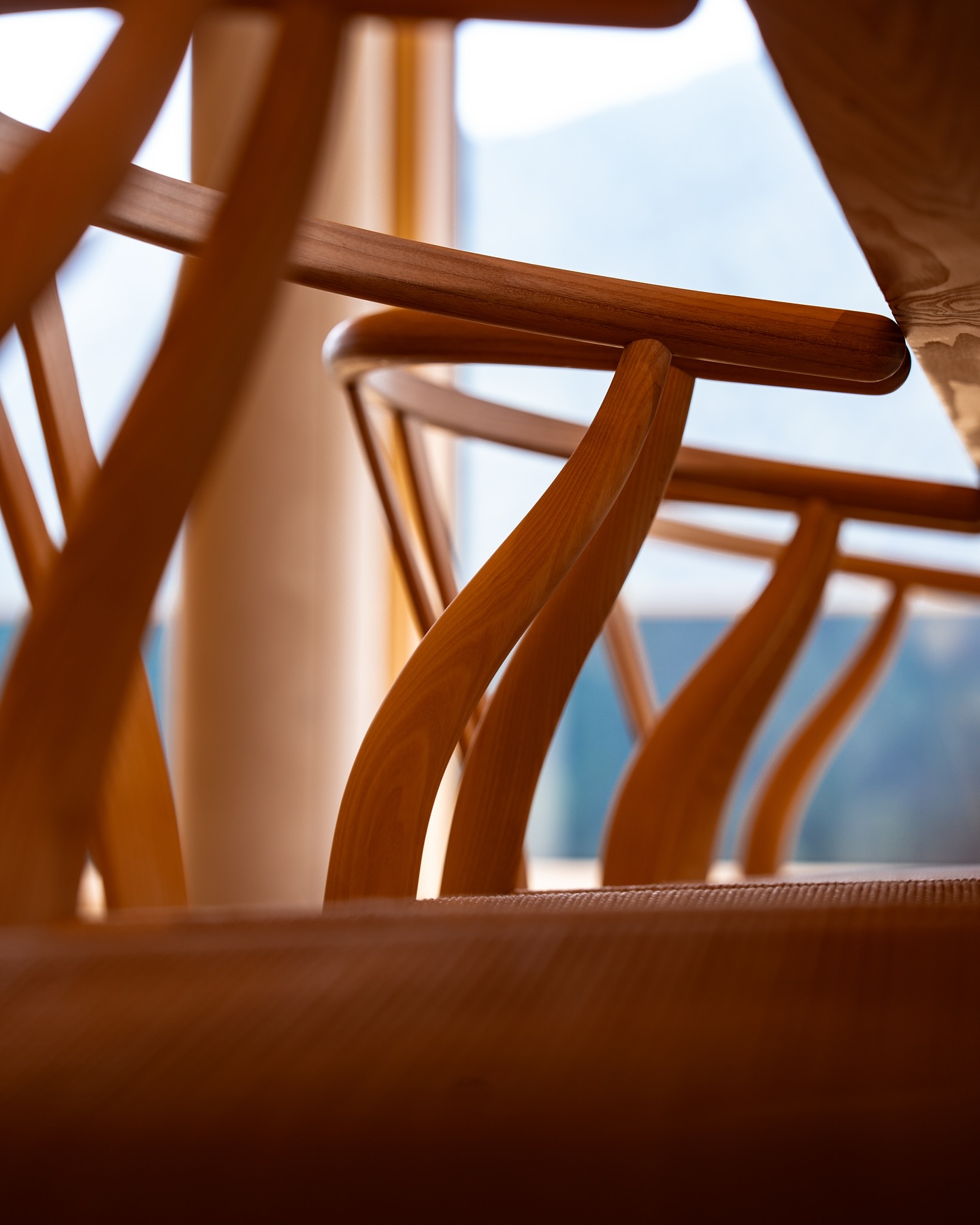 Crafted with care – wood that carries warmth and timeless beauty. 🌲✨
#Laerchenlodge #StubaiValley #Tyrol #Craftsmanship #WoodDesign #AlpineStyle #MountainRetreat