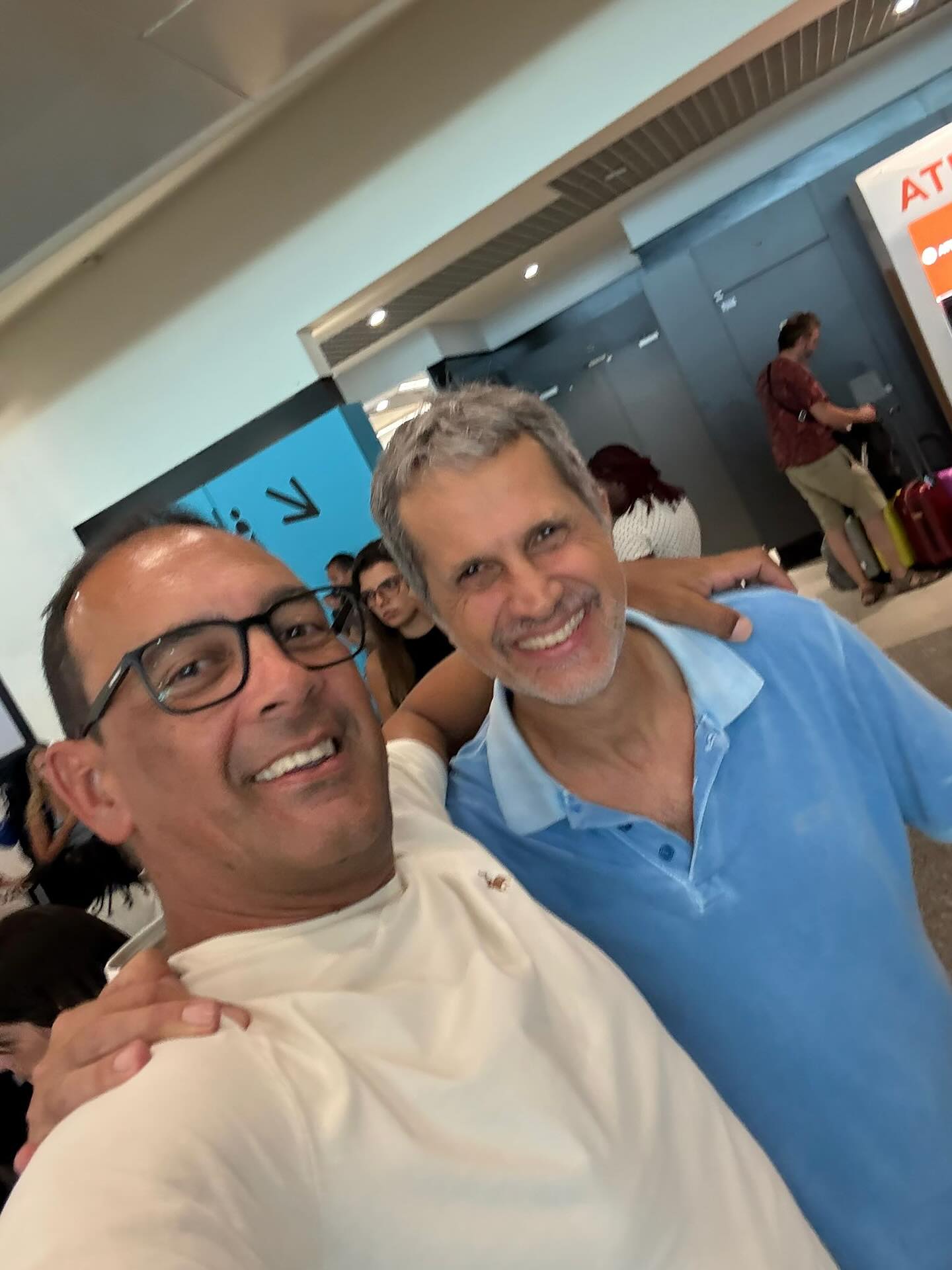 A Drones Solution segue rompendo fronteiras!
Nossa equipe está em Portugal para uma missão de batimetria, unindo tecnologia de ponta e toda a nossa expertise.
Na foto: Marco Borges, CEO da Drones Solution, ao lado de Mauro Abram, CTO, que viajou especialmente para acompanhar de perto essa operação internacional.
Drones Solution levando inovação, precisão e soluções com drones para o mundo!
#DronesSolution #MissãoInternacional #Batimetria #Inovação
