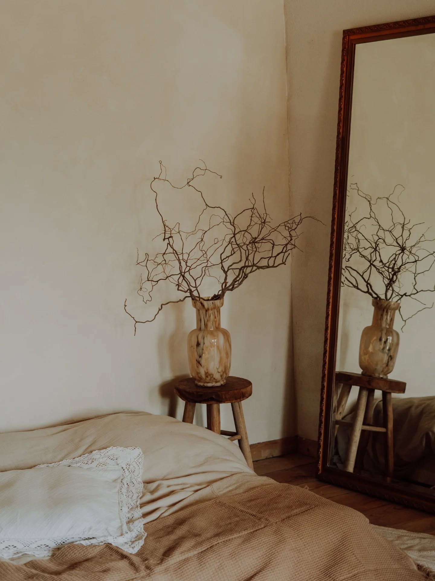 Un cœur de plus dans leur histoire… ✨
Une séance pleine de tendresse, de silences doux, de regards émerveillés.
Ces instants suspendus, où le temps semble s’arrêter… juste pour lui, juste pour eux.
#photonaissance #photographebebe #naissanceenstudio #souvenirsprécieux #studiophoto #photolifestyle #photographeroanne #babyphotographe #roanne #seancelifestyle