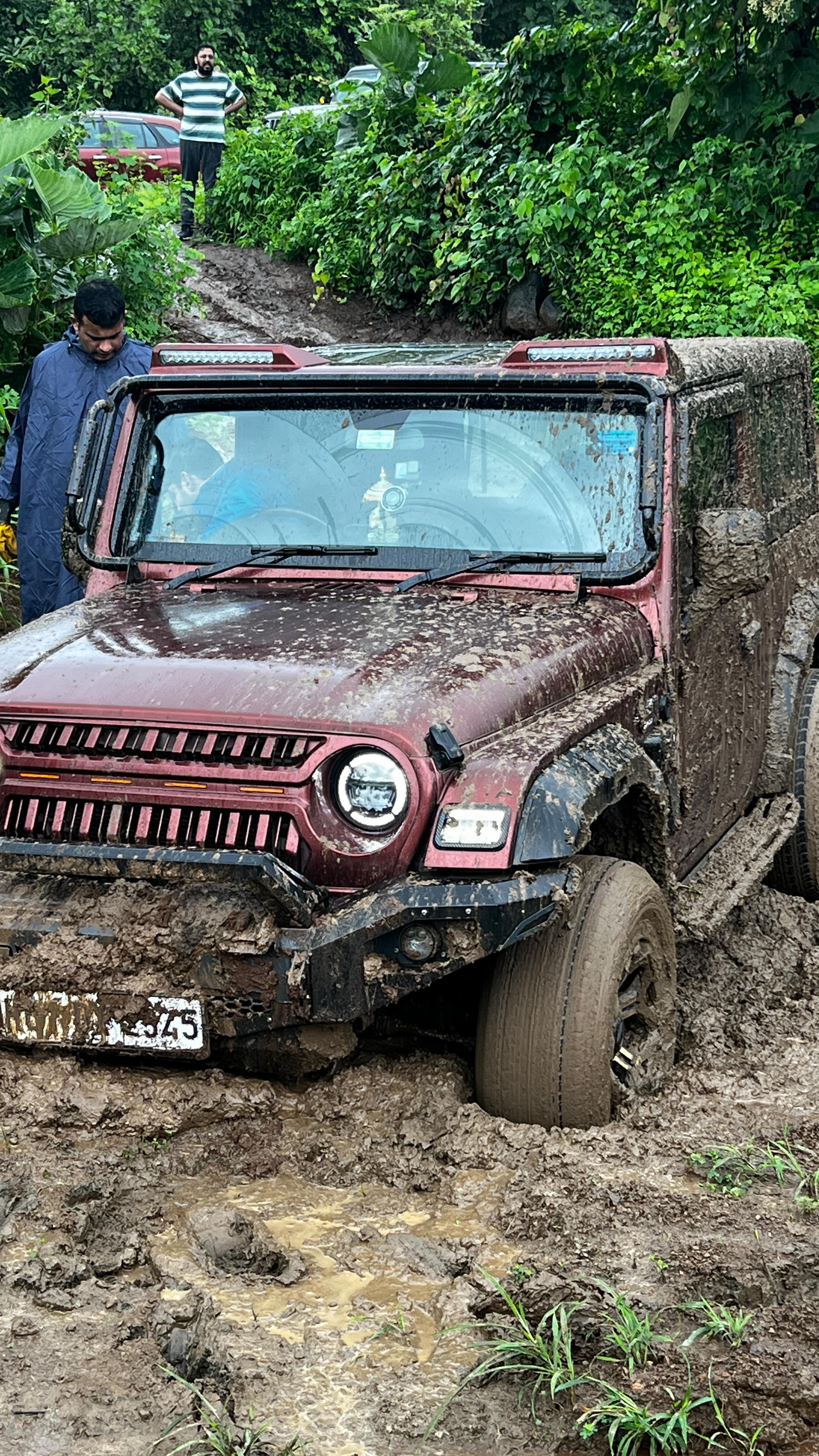 With the right tools, self recovery is an option! The shovel must be your Plan B!
#offroadjunkie #learnoffroad #planb #thar