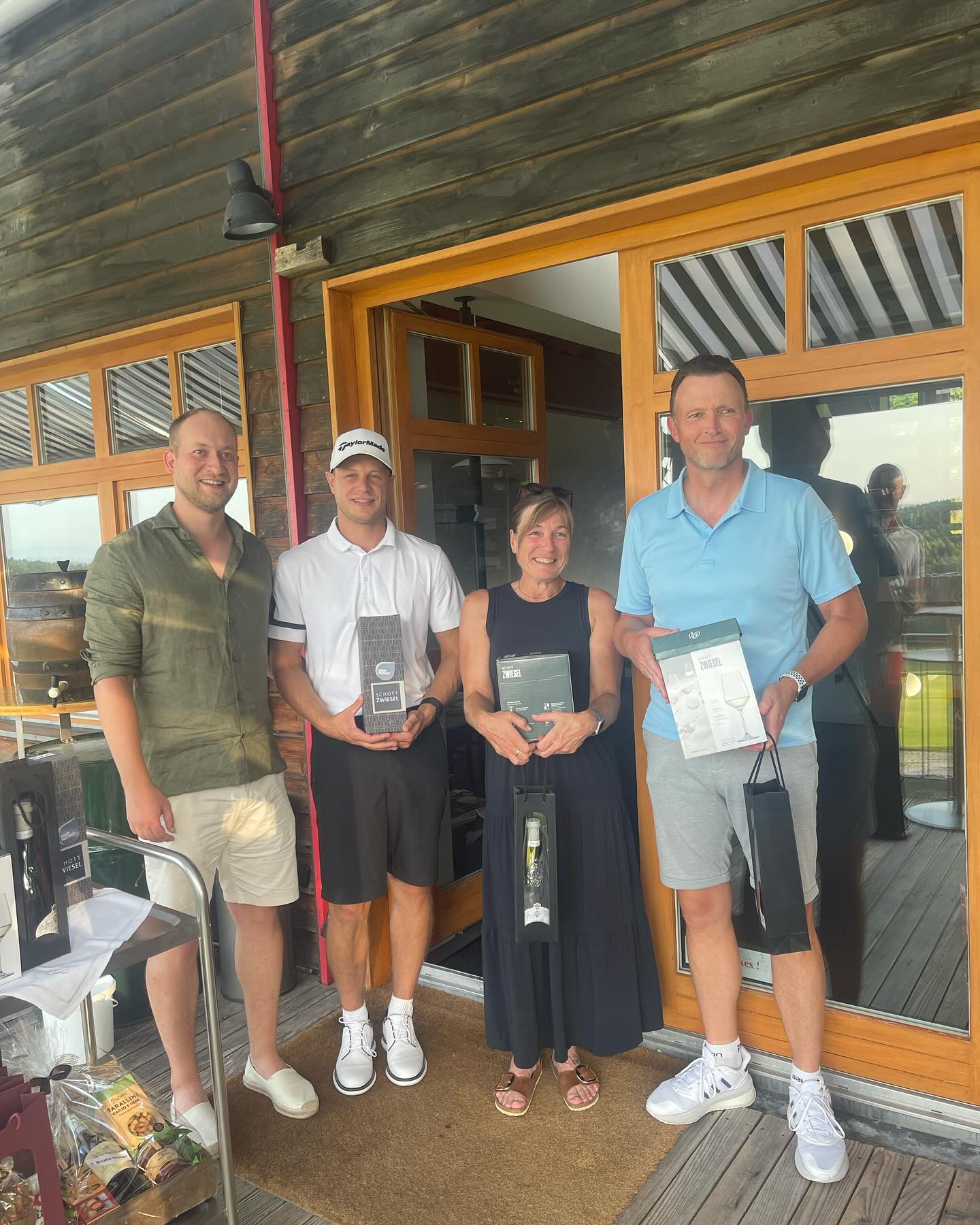 Der 1. Brunnbauer Cup auf der Rusel war ein Mega Erfolg mit toller Beteiligung. Die Golfwoche kann beginnen!
Glückwünsche an die Gewinner und danke an den Sponsor Michael Brunnbauer.🏌🏻♀️🏌️♂️
@_br.michael_