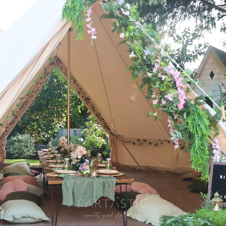 Another lovely Woodland themed picnic to celebrate Ava-Grace's birthday 🌿🐿️🍄
@party.arty1 created beautiful jewellery with the girls and this tent provided the best space for their creations and for a little picnic afterwards.
.
.
.
#guildfordmums #guildfordbusiness #kidsideas #kidscelebration #surreykids #kidspartyideas #surreymums #surreysmallbusiness #partyideasforchildren #birthdayideas #kidsparty #picnicpartyhire #eventstyling #popuppartyhire #birthdaypicnic #popuppicnic #tablestyling #woodlandparty #intothewoods #partyfairies