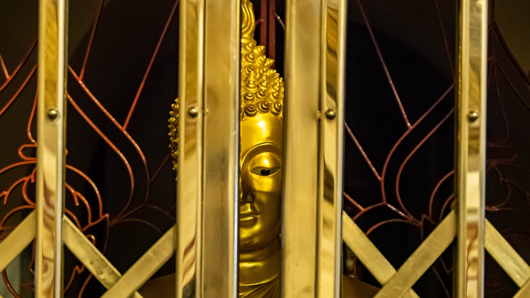 🌅 Discover the unseen beauty of Bangkok with our guided photography tour! Experience the city through the lens as we explore quiet corners and hidden treasures. Don't just see Bangkok, capture its soul! Link in Bio #BangkokAdventures #PhotographyTour #ExploreMore #walktalkphoto