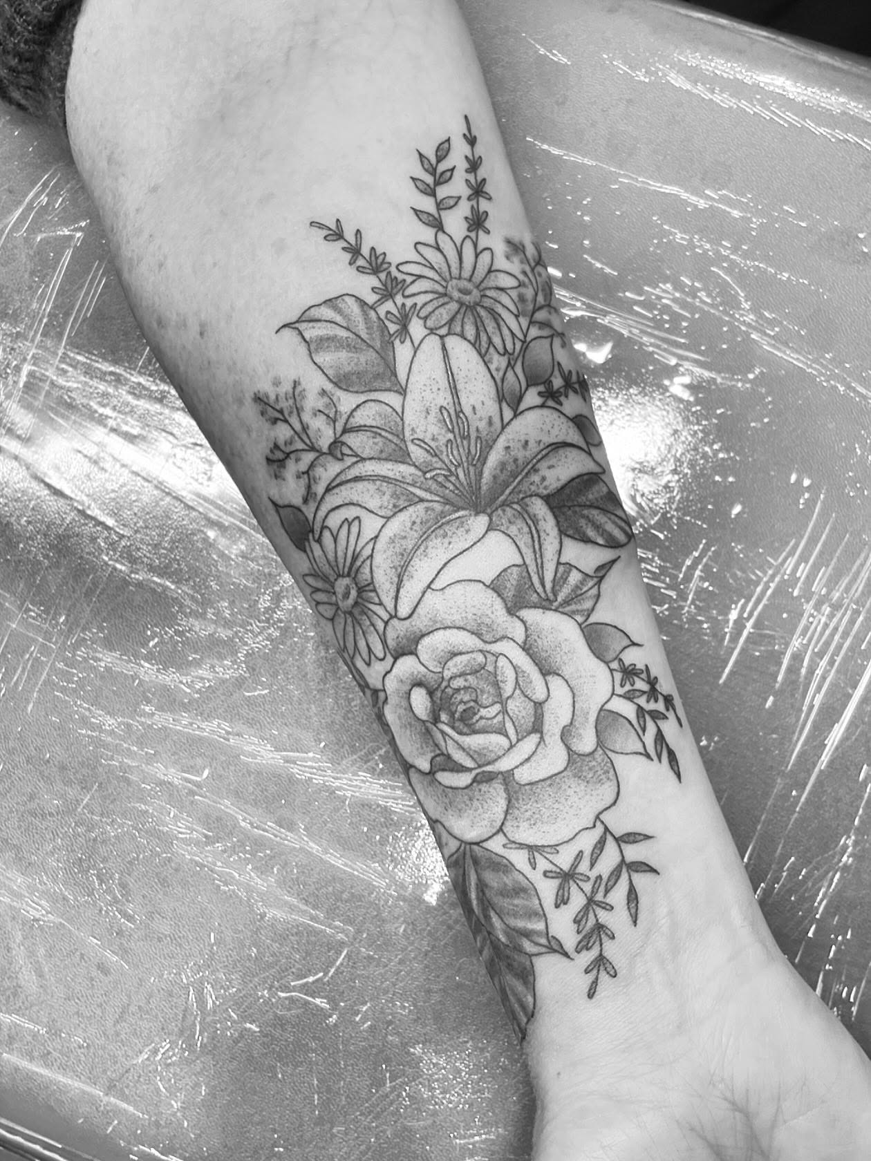 Another beautiful cover up ๐ฅน๐ค
#ottawa #tattoo #ottawatattoo #fineline #coverup #floral