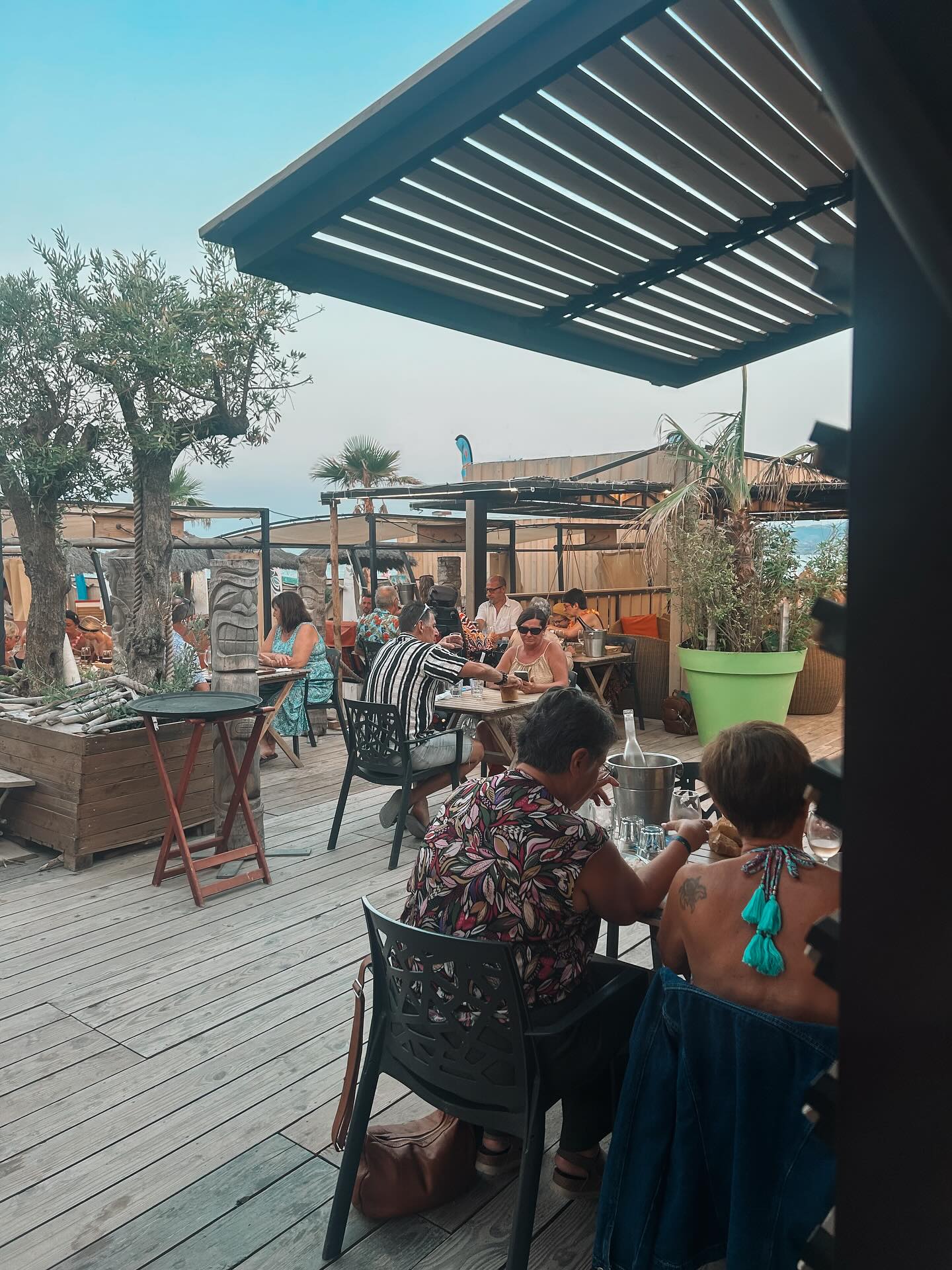 ☀️🌊 Déjeunez ou dînez les pieds dans le sable 🌴🍽️
Au Hawaii Restaurant Plage à Argelès-sur-Mer, chaque repas est une escapade au goût de vacances…
Du lever du soleil jusqu’à la douceur des soirées méditerranéennes, savourez nos plats frais et gourmands face à la mer.
🍹 Cocktails colorés
🥗 Cuisine fraîche et maison
🌅 Vue imprenable sur la plage
✨ Ambiance détendue et festive
Que ce soit pour un déjeuner ensoleillé ou un dîner au coucher du soleil… Venez vivre l’expérience Hawaii 🌺
📍 Argelès-sur-Mer – Plage
📞 Réservations conseillées
#ArgelesSurMer #HawaiiPlage #DejeunerVueMer #DinerPiedsDansLeSable #Plage #Vacances #Mediterranee #SeaFoodLovers