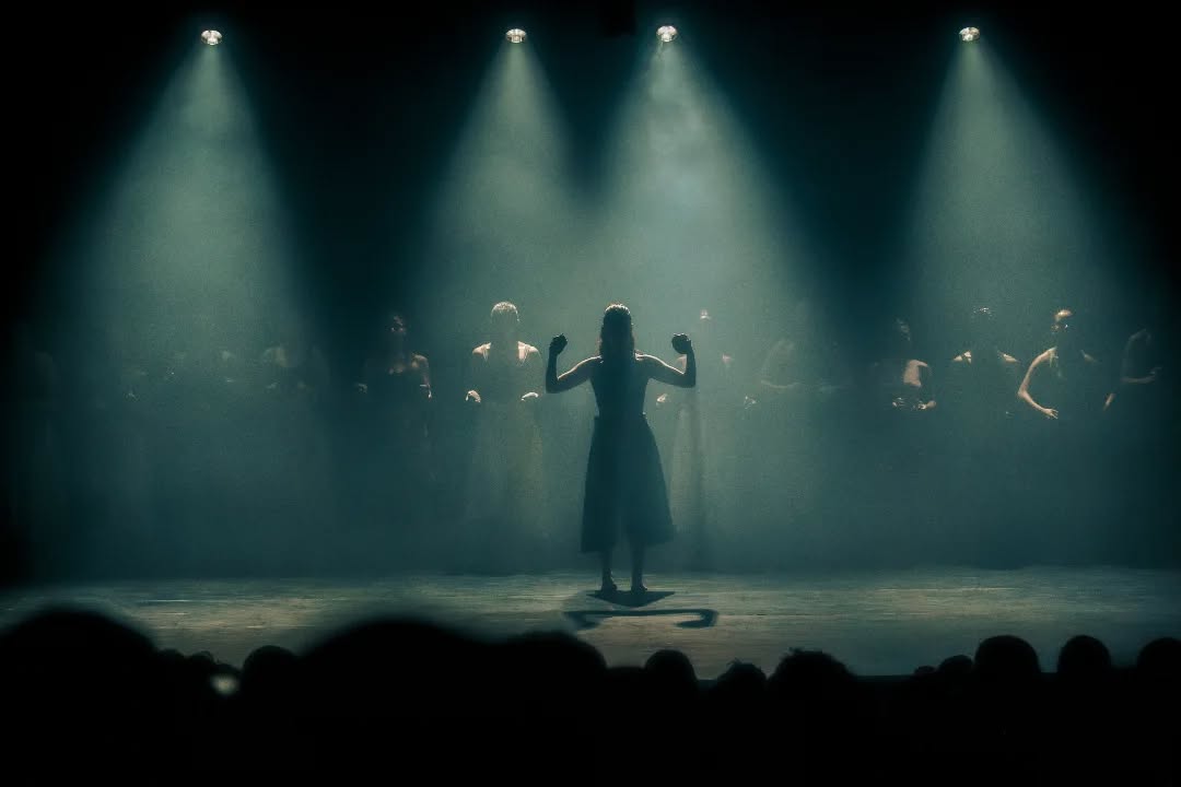 Nuestra creación en el LAB de @primateescenico con 13 talentosos participantes! Fue una maravilla chiques!!!
Gracias a:
@manuelcansecomx por las fotografías
@flakahofmann por la música
@dantondamian por ser la mejor asistencia,
co creador y inventar este vestuario!
@ioannakerasopoulou Dirección y Coreografía