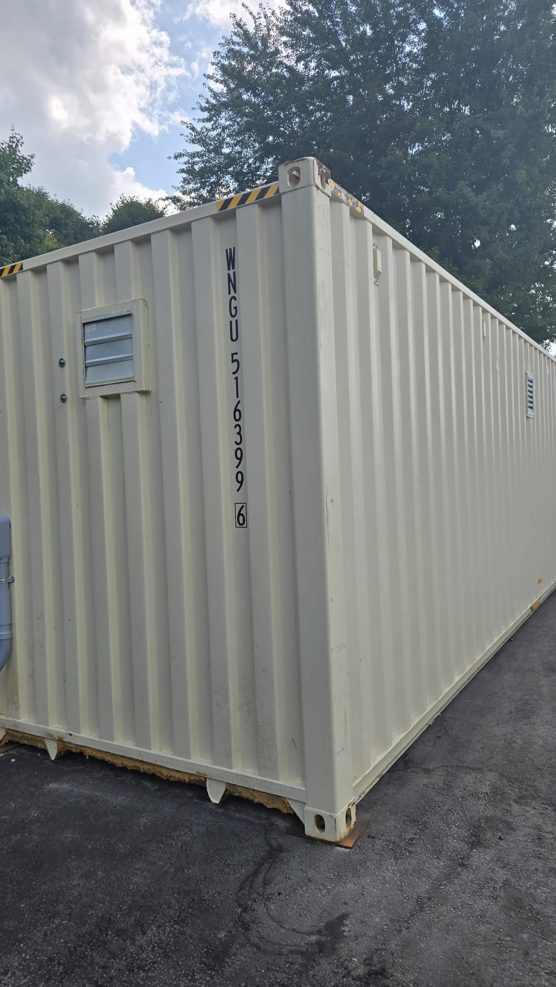 Delivery day for @aurorabarbs 🏉 rugby team!
Anything is possible with container built.
Contact or visit us at 13175 Weston Road, king City and let’s bring your container vision to life!
.
.
#container #houseandhome #aurora #rugby #lockerroom #kingcity #sportsteam #teamlockerroom #officeonthego #containerliving #shippingcontainer