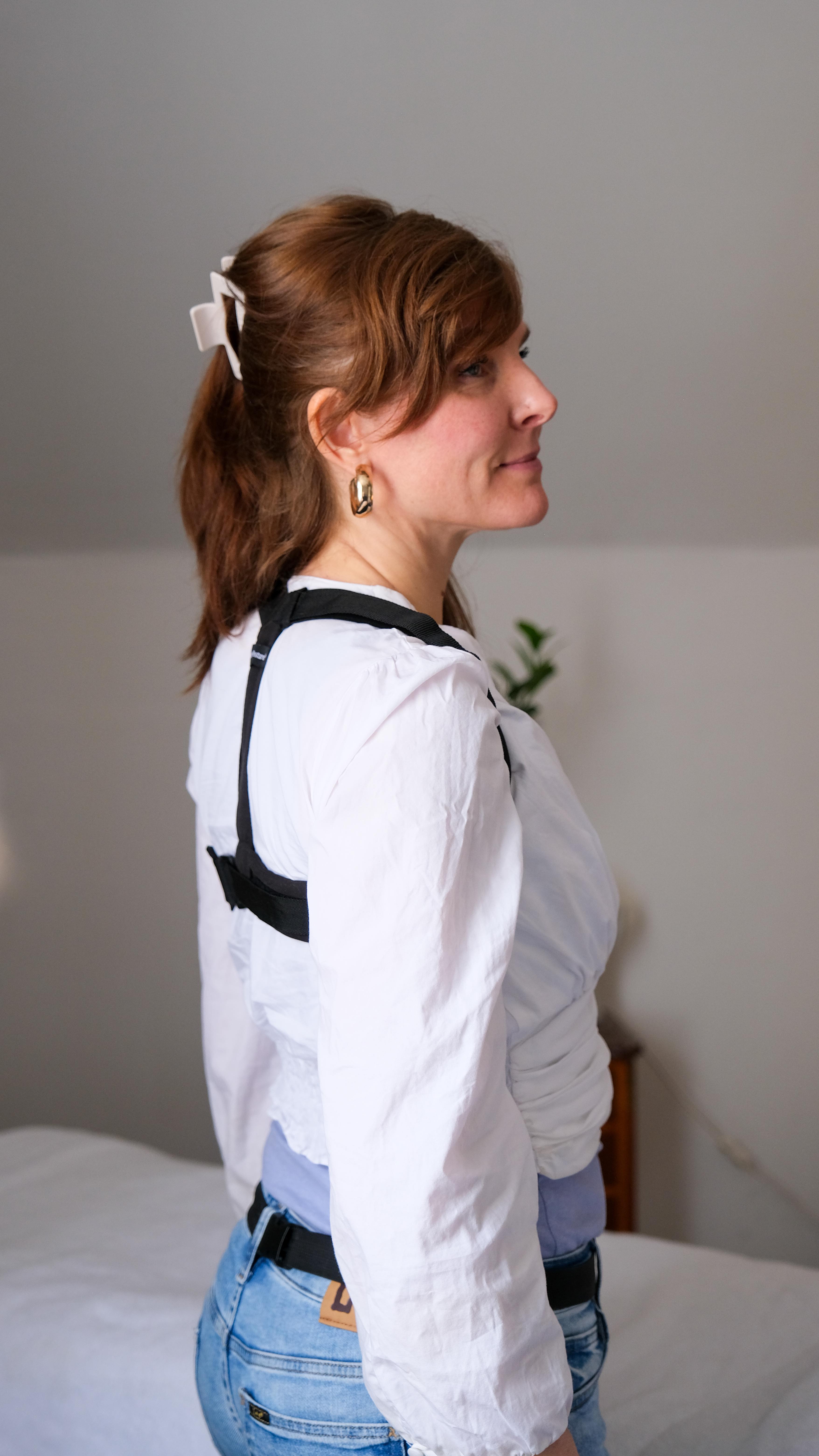 Känner du av stelhet, spänningar eller värk i rygg och axlar? 💆♀️
Vår massageterapeut Linda hjälper dig inte bara med skön och effektiv massage – hon tipsar också om enkla redskap som stärker kroppen, förbättrar hållningen och minskar smärta i vardagen.
I videon visar Linda några av sina favoriter som du hittar här hos oss på Villa Ed. Perfekta att använda hemma mellan behandlingarna för att hålla kroppen i balans och smärtfri längre. ✨
📅 Boka din massage hos Linda idag och låt henne guida dig till en starkare och rörligare kropp!
Vi på Villa Ed
Inredningsbutik @villaedinredning
Klädbutik @villaed_by_glozzy
Café & Bistro @cafevillaed
Frisörer @villaed.frisorerna
Injektionsbehandlare @beautylin.se
Kroppsvård & Massage @lindaholtzkroppsvard
Inemotion Psykologi @inemotionpsykologi
Keramik @lerkallan
Skulpturskogen Villa Ed