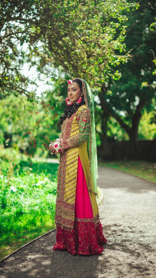 "MEHNDI BRIDE AKSA"
Photography @creativecapturesuk
Cinematography @creativecapturesuk
Makeup @makeup.bymisbah
Hair @hairbysadia
#photography #igers #photooftheday #picoftheday #photographylife #photographs #instareels #instagood #instadaily #bridalmakeup #bridaldress #bridalinspiration #weddingphotography #weddingcinematography #pakistanibride #pakistanistreetstyle #2024 #bride #groom #pakistanifashion #mehndi #weddingmakeup #jewellery #portait #couple #wedding #reels #sherwani