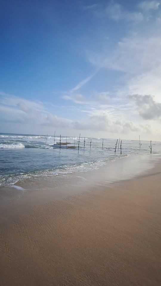 "Everyone’s waiting for peak season while we’re over here enjoying private beach days and no queues for coconuts. Slow season flex." 🥥🌴🌞
"SUMMER15" now gives 15% discount for stays until end of September!
#lionsrest #gurubebila #weligama #surfsouthsrilanka #srilankatravel #slowseason #surffamily #surfschoolsrilanka
