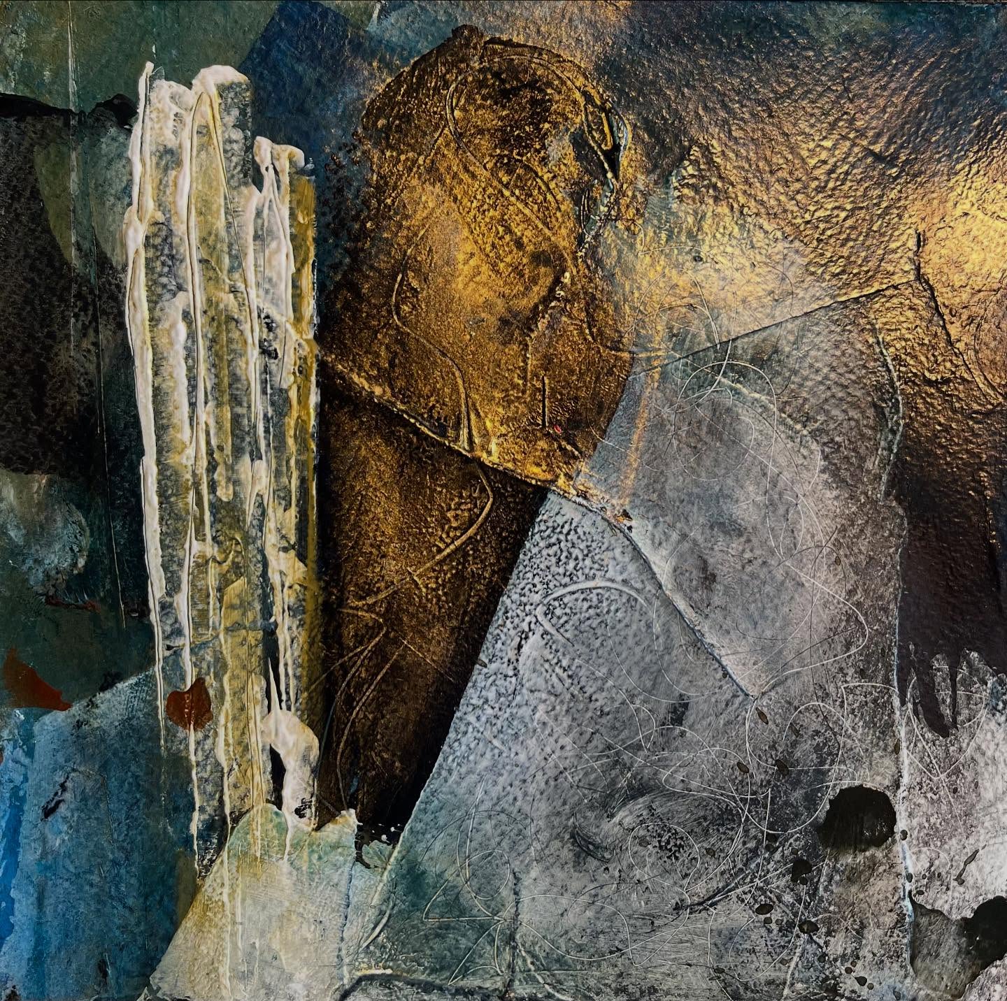 Some new experiments emerging. Enjoying pushing it a bit.
#touchingklimt #gloryrealm #texture #acrylicpainting #abstract #abstractart #welshartist