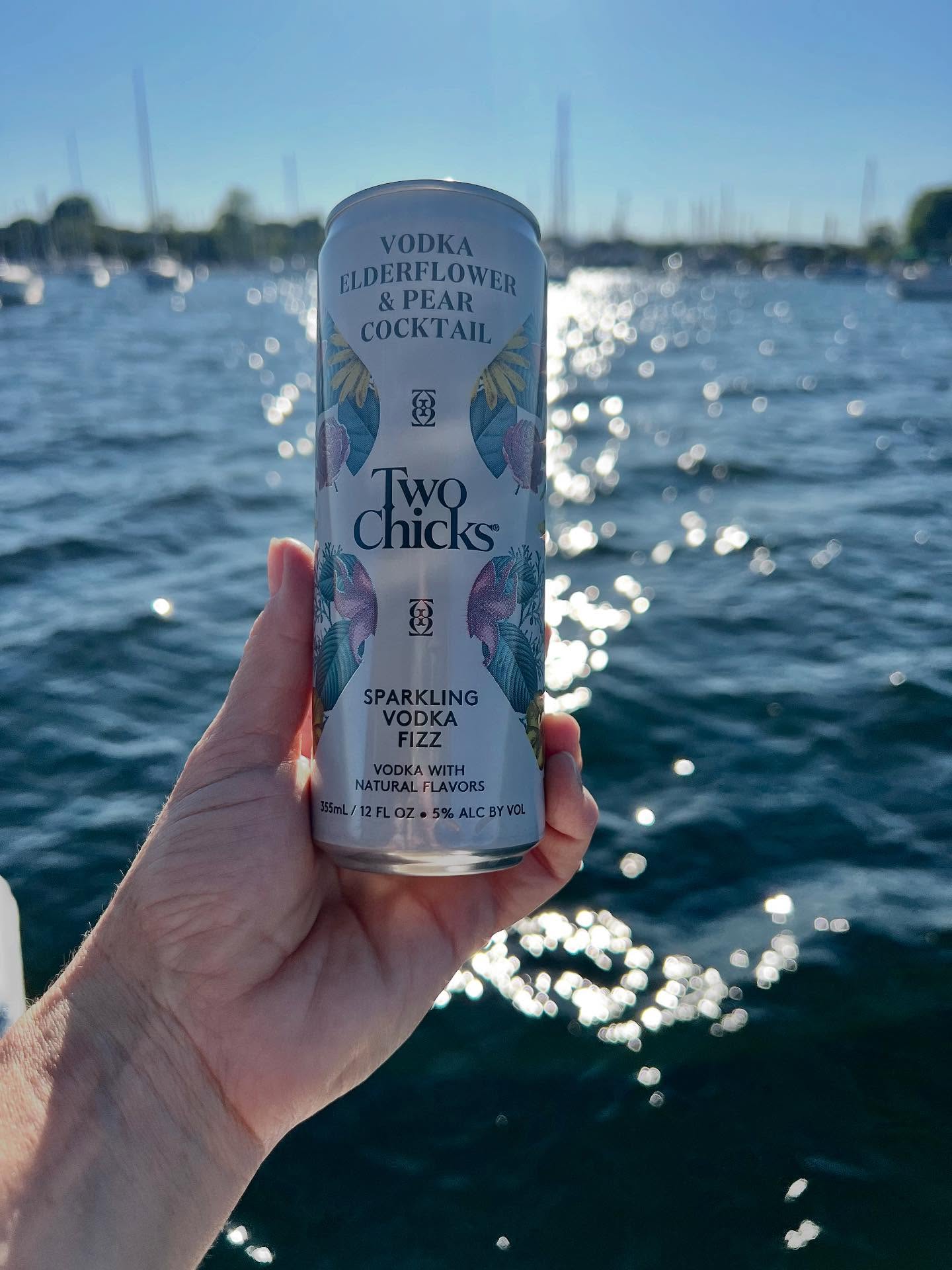 ☀️New!☀️
👯♀️ Two Chicks canned cocktail
🍐 Vodka Elderflower and Pear Cocktail 🍹
😋 This one is delicious!
“Fragrant with flavors of lush juicy pear, this refreshing elegant cocktail is paired with a silky smooth vodka. The final hint of the velvety elderflower blossoms leaves an aromatic kiss on your palate. This cocktail defines relaxation.” @twochickscocktails