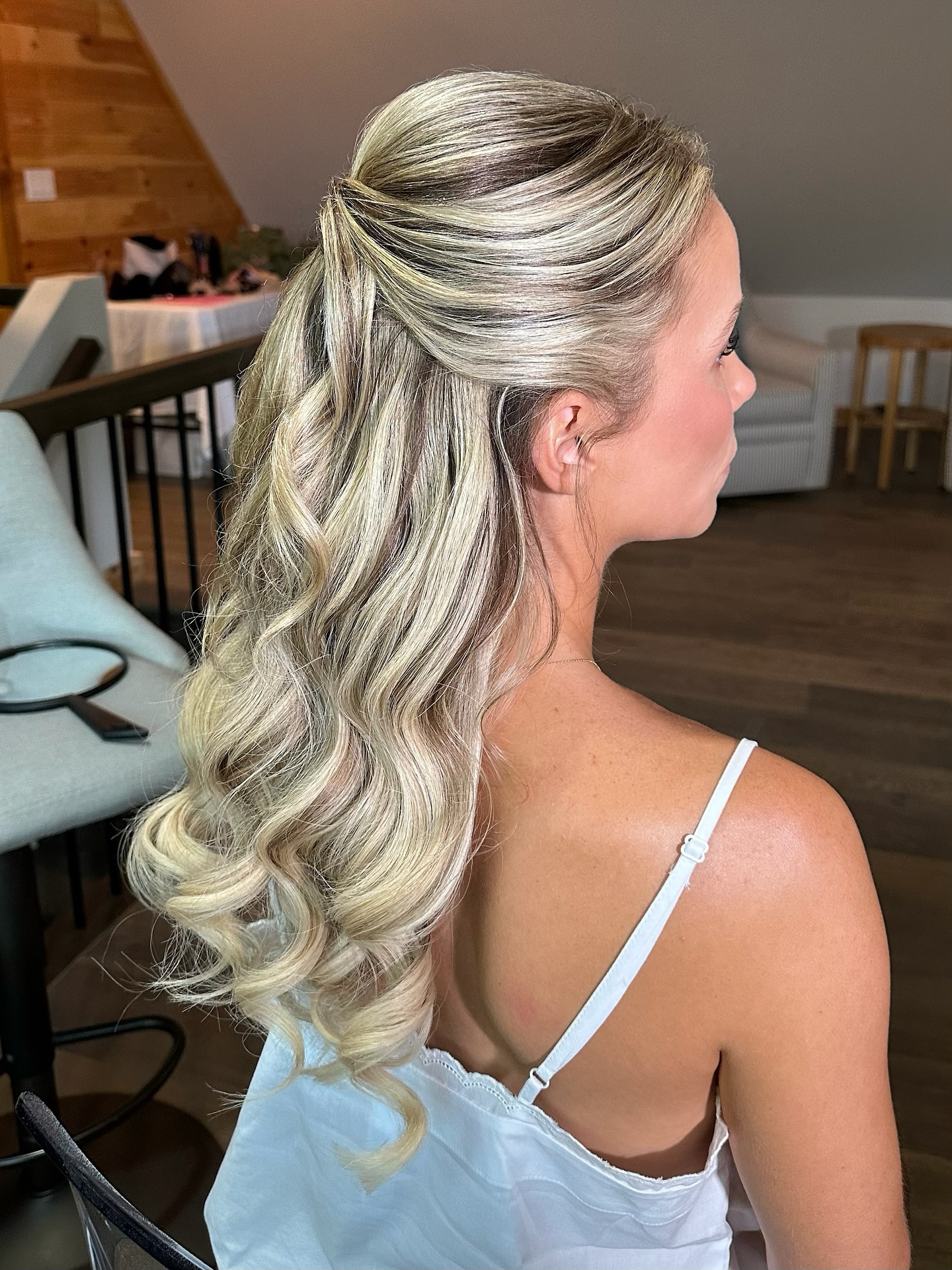 Airbrush makeup + hair for beautiful bride-to-be Jennifer’s welcome dinner rehearsal. For her makeup, she wanted to still look like herself - just an elevated flawless version! She never had airbrush makeup before, so it was a good time to try it out for her dinner rehearsal. Once she tried it, she loved how lightweight, flawless and natural her skin looked. She’s now a fan, and wants to add it on for her wedding day! 💜
To finish her look, we did a modern sleek half up style with waves for her hair! I attached her clip-in hair extensions, to give her hair more length and density. 💖✨
Love using Perfect skin airbrush foundation from @temptu to create that natural, flawless, radiant complexion! 👌✨
SHARE with a future Bride + SAVE for makeup and hair inspo!
Looking for an artist who can bring out your natural beauty?
➡️ DM or click the link in the BIO to book! 📩
Luxury wedding makeup and hair
Kingston Ontario makeup artist
Kingston Ontario hairstylist
Prince Edward County makeup artist
Prince Edward County hairstylist
1000 islands makeup artist
Quinte West Ontario makeup artist
Eastern Ontario makeup artist
Ottawa makeup artist
Kingston Ontario airbrush makeup artist
Prince Edward county airbrush makeup artist
Soft glam makeup, natural bridal makeup, flawless natural bridal beauty, bridal makeup and hair, flawless airbrush makeup, wedding party makeup and hair, kingston wedding vendors, prince Edward county wedding vendors, 1000 islands wedding vendors, bridal makeup inspiration, wedding makeup inspiration, wedding hair, wedding makeup