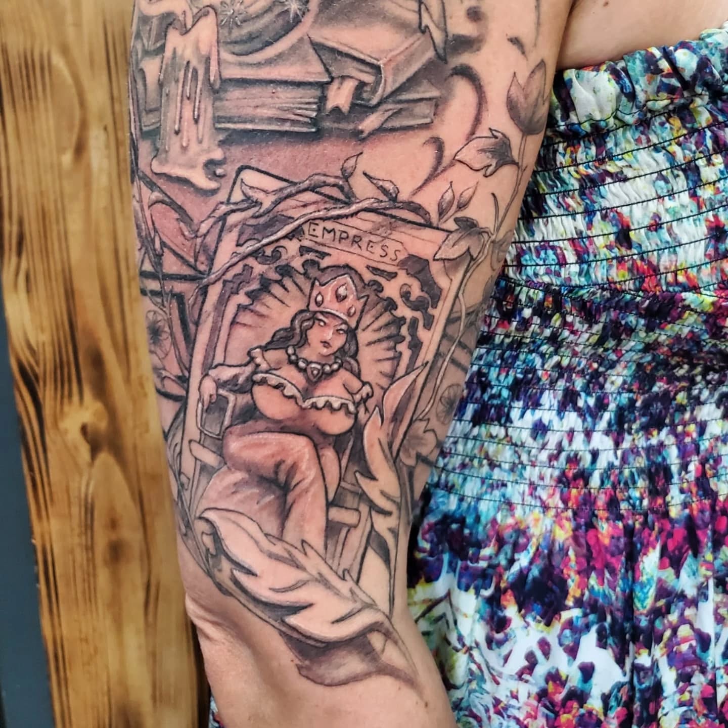 @jeffcooktattoos made this Tarot piece The Empress to celebrate her mother, added to the witch tattoo done a few years ago at The Artery
#tarottattoo #empress #blackandgreytattoo #customtattoos #courticetattoos #claringtontattoos