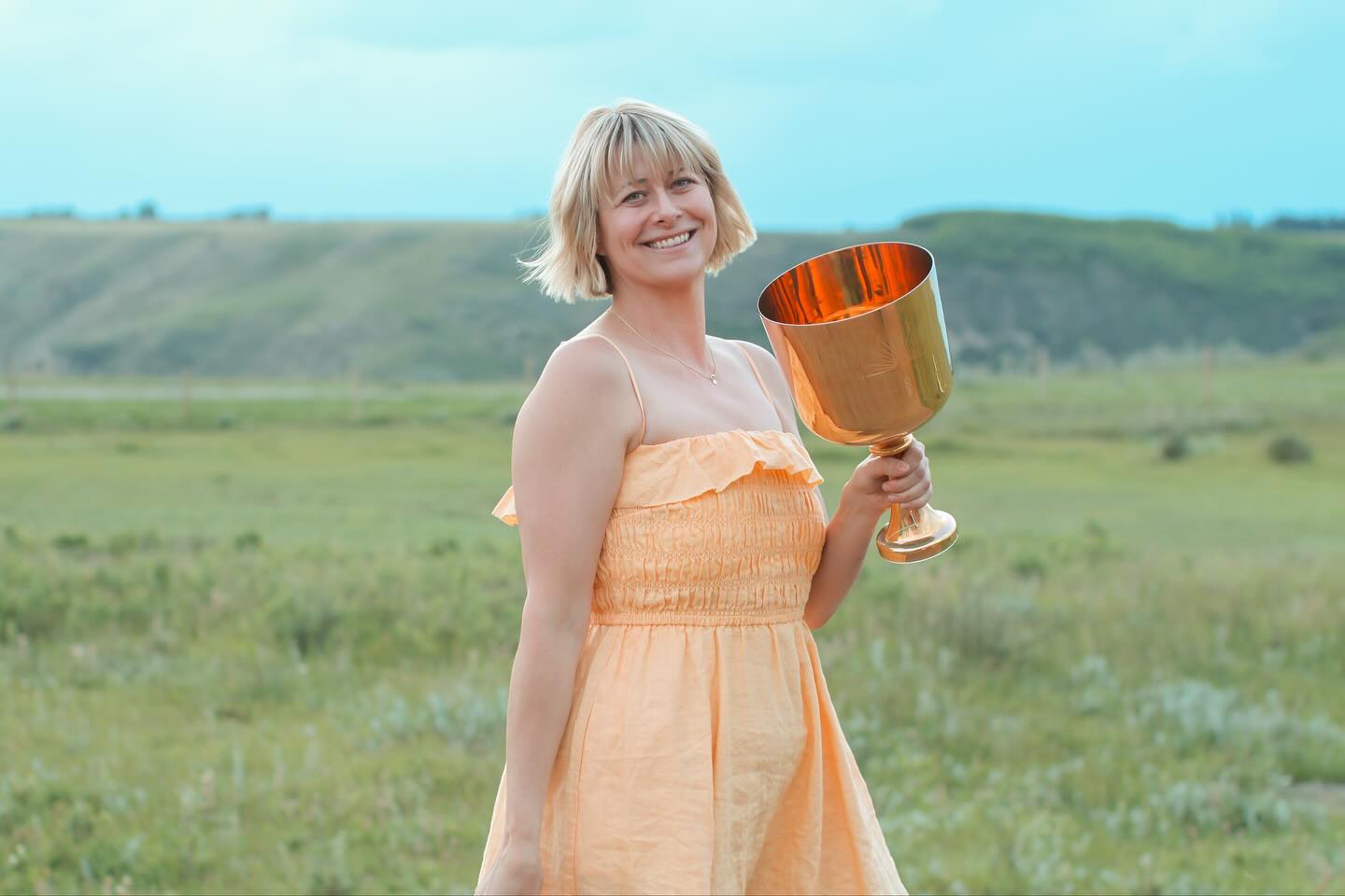 What if you could let go of years of emotional stress and physical tension? Join lovely Jenna of @goldenharmonics and myself September 16th at 7pm at YogaSpirit in Bragg Creek for ✨Somatic Release & Sound Healing✨to let go of stress, tension and trauma that’s stored in the body on a cellular level and regulate your nervous system.
We release the Psoas muscles that are connected to the diaphragm and reptilian brain, and therefore to our fight or flight response.
During traumatic experiences, as the nervous system (which includes the brain) receives the threatening information that the body is being attacked, the body goes into high-alert and the psoas muscles tighten and contract as a means of defense and protection. Over the years and decades this can build up to physical tension, chronic pain, anxiety, insomnia, lack of joy and motivation, difficulty concentrating and so much more.
What to expect:
Yulia guides you through a series of postures which support the psoas to get ready for release. Participants then rest on their back where they experience a gentle shaking sensation as the body releases and the nervous system regulates itself.
Jenna supports this powerful process through the healing sound of her crystal bowls, in order to deepen this experience on a cellular level.
The powerful vibration and nourishing sound helps the nervous systems to shift into an even deeper relaxed state.
We close and integrate the session with a guided meditation 🩷
$62 Etransfer to contactinnerpeacecoaching@gmail.com OR go to Eventbrite:
https://www.eventbrite.ca/e/somatic-release-alchemy-soundbath-tickets-1597760848709