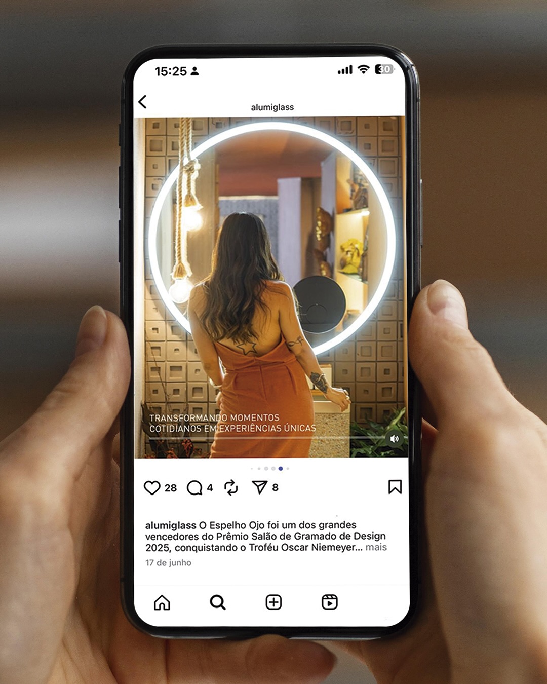 Assim como o Estúdio Napoleon, a Alumiglass tem o design como essência: forma e funcionalidade caminhando juntas para entregar experiências de alto valor. Essa sintonia está presente no Espelho OJO, premiado no Salão de Design de Gramado 2025 com o troféu Oscar Niemeyer.
O OJO reúne sofisticação, elegância e funcionalidades que melhoram o dia a dia das pessoas, conquistando a preferência de arquitetos e designers que buscam peças únicas e de identidade marcante. Para acompanhar um design premiado, traduzimos sua elegância e modernidade em uma identidade visual que ressalta esses valores, atendendo às exigências de um público que busca criatividade, sofisticação e funcionalidade em cada detalhe.
#design #premio #branding #valordemarca #arquitetura #designestrategico #interiores #marketingdigital #napoleonestudio #oscarniemeyer
