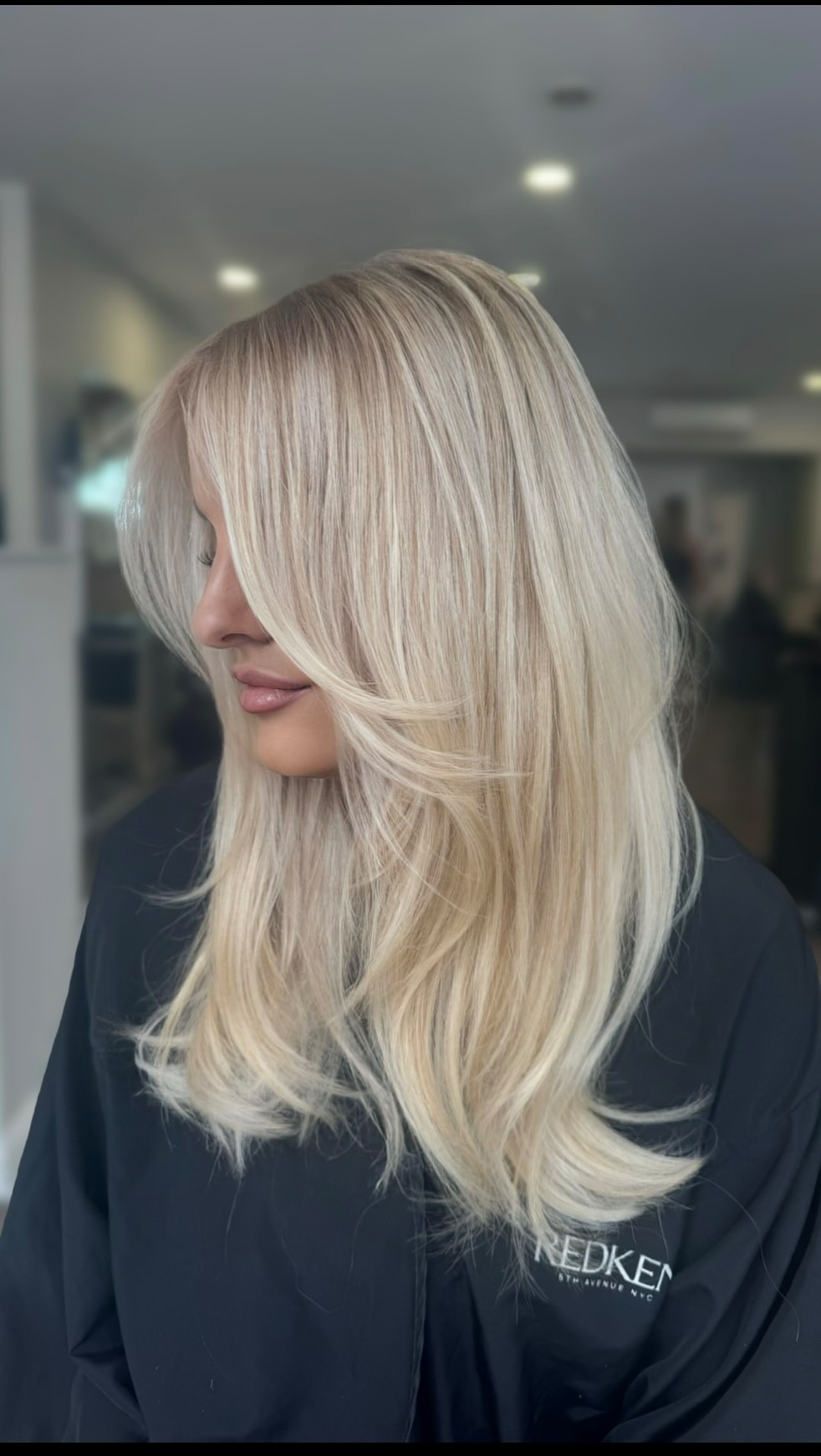 ✨ Creamy Blonde Breakdown ✨
This soft, creamy blonde was created by @jo_blendsalon (Salon Owner & Artistic Director) & @kyrablendsalon (Stylist) using Redken’s pro colour system to balance brightness with a soft, natural finish.
🔹 Why it works:
✨ The creamy tone knocks out unwanted warmth without going ashy.
💆♀️ Redken Flashlift with bonders keeps the hair feeling healthy + shiny during lightening.
🌟 A slightly deeper root shade blends everything seamlessly + complements the client’s skin tone for that glowing finish.
💡 Pro Tip: Keep your creamy blonde salon-fresh with Redken Acidic Colour Gloss shampoo + conditioner.
📅 Ready for your own blonde transformation? Book your appointment today ✨
#BlendSalonDerby #CreamyBlonde #BlondeSpecialist #DerbySalon #HealthyBlonde #BlondeTransformation #SeamlessBlonde #BlondeGoals #SalonOwner #HairByJo #HairByKyra #BalayageDerby #BlondeBalayage #BlondeInspo #RedkenUK #BlondeExperts #DerbyHair #BlondeVibes #GlossyBlonde #SalonLife