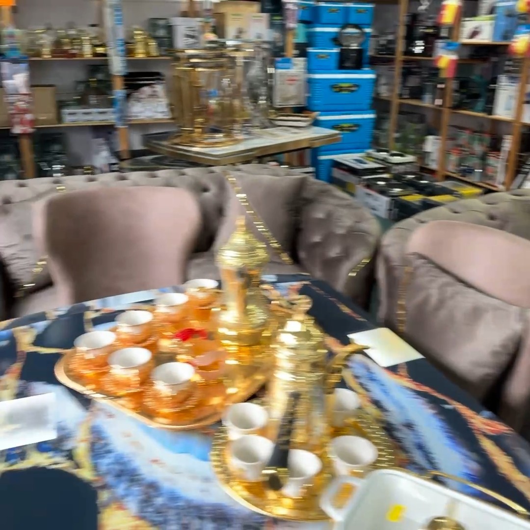 ✨ عرض فاخر لغرفة المعيشة والطعام ✨
دلّع بيتك مع هذا العرض المميز:
🛋️ طقم كنبات فاخر (ثلاثية + ثنائية) بتصميم أنيق ومريح
🍽️ طقم سفرة راقي مع طاولة و6 كراسي بتفاصيل فخمة
🎁 هدية مجانية: ساعة حائط + سجادة لإكمال اللمسة العصرية
كل هذا فقط بـ 2200 جنيه إسترليني 😍🔥
✔️ تصميم عصري بجودة عالية
✔️ ألوان أنيقة تناسب أي ديكور
✔️ التوصيل والتركيب متاح
📍 العنوان: 71-73 London Road, Liverpool, L3 8HY
📞 للتواصل: 07862832041 | 01512075555
🕙 مواعيد العمل: من 10 صباحًا حتى 7 مساءً
#عروض #خصومات #كنب #سفرة #أثاث #عروض_ليفربول #غرف_معيشة #ستايل #ديكور #اثاث_منزلي #كنب_مميز #سفرة_مميزة #خصومات_الاثاث #عروض_محدودة #اثاث_عصري #LuxuryLiving #LiverpoolDeals #UKFurniture #HomeStyle #HomeDecor