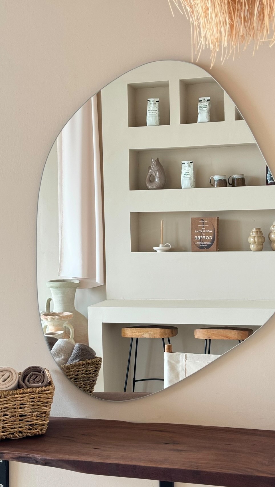 Spend the morning with me, broken arm edition 😂
Having to take a step back from business the past couple of weeks has been so difficult for me! Part of what I love is being so hands-on and making sure the space is perfect for every client! So entrusting other people whilst I’ve been laid up in bed has been difficult!
I am still on the mend, and resting where possible, but today’s set up wasn’t one I wanted to miss! ✨