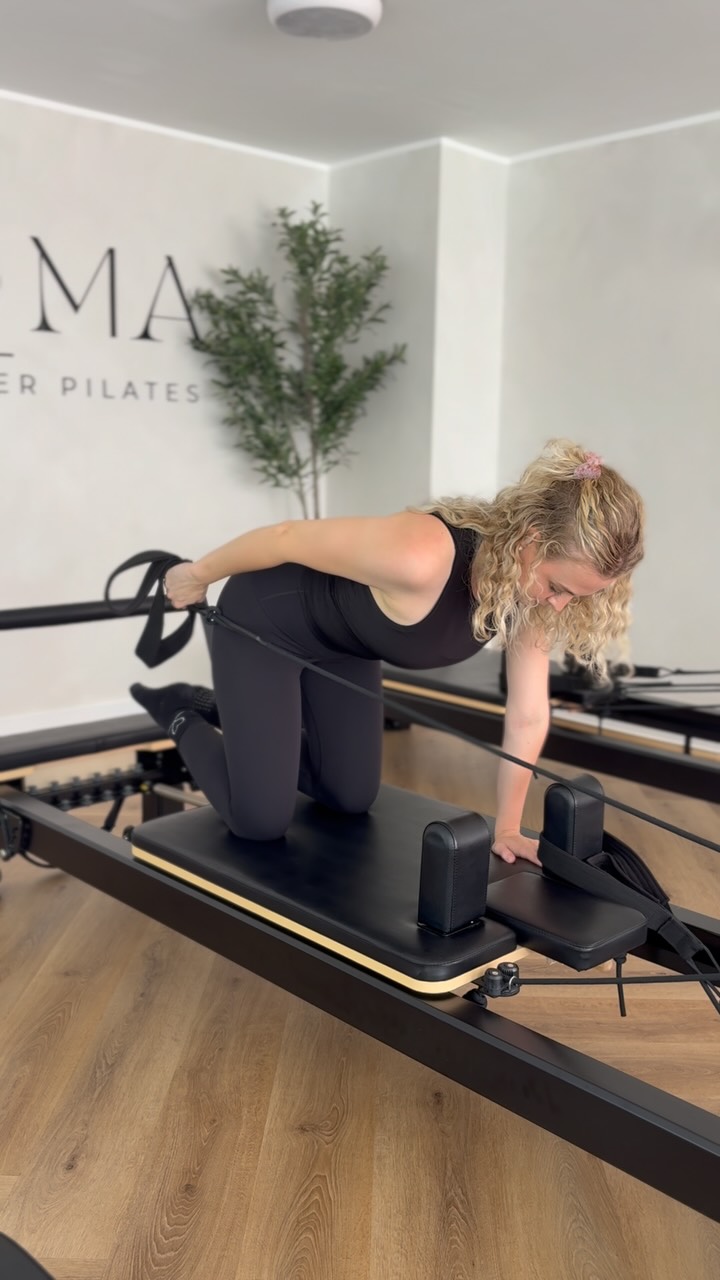 Triceps Series 💪
Stronger triceps don’t just mean toned arms ,they support your shoulders and elbows, improve posture, and make everyday movements like lifting, pushing, and carrying so much easier.
There are many great variations to challenge yourself on the reformer , come and try for yourself #somareformer #somamovement #somareformerpilates #somaashton