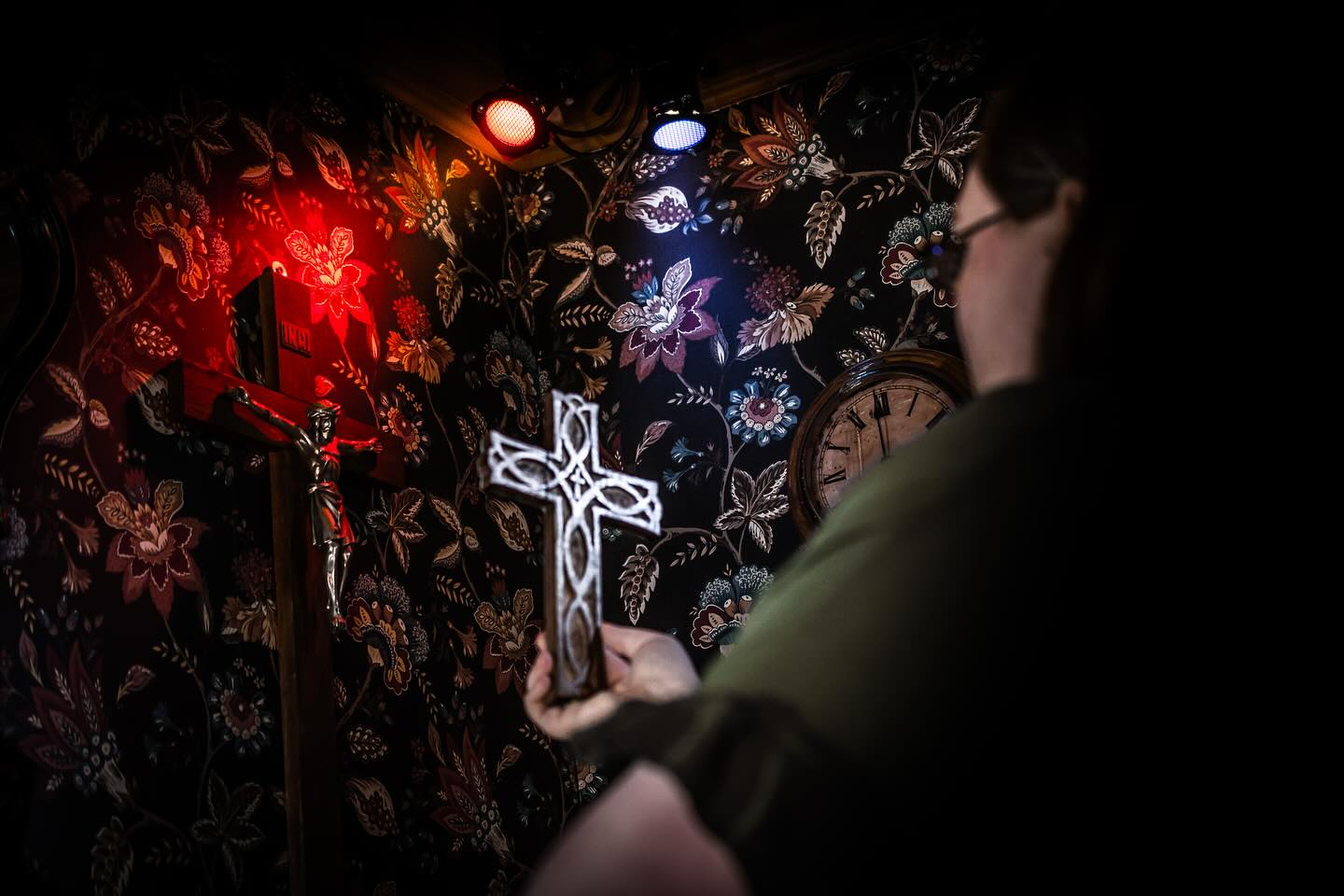 🎃 Halloween is on the Horizon… what are your October plans? 📆
How about something truly haunting. Something that will stick with you far beyond the season, perhaps for the rest of your life?
The famous Acid Bath Murderer Live Experience at Hounds is the ultimate thrilling night out, but we have to warn you, we’ll be throwing you into the true-crime story of a real 1940s serial killer 🔪
You’ll run 🏃
You’ll scream 😱
You’ll laugh 🤣
And you’ll learn something 🔍
October tickets are LIMITED! Get yours now and find out why press say “A Masterclass In Storytelling” and “This Belongs In The West End”
🔪 The Ultimate True-Crime Experience
📍 45 mins from Central London
📆 Book tickets in advance!
🎟️ Ticket link in bio 🎟️
@HoundsEscape
#LeaveRealityBehind
#TrueCrime #ImmersiveExperience #LondonAttractions #ThingsToDoInSussex