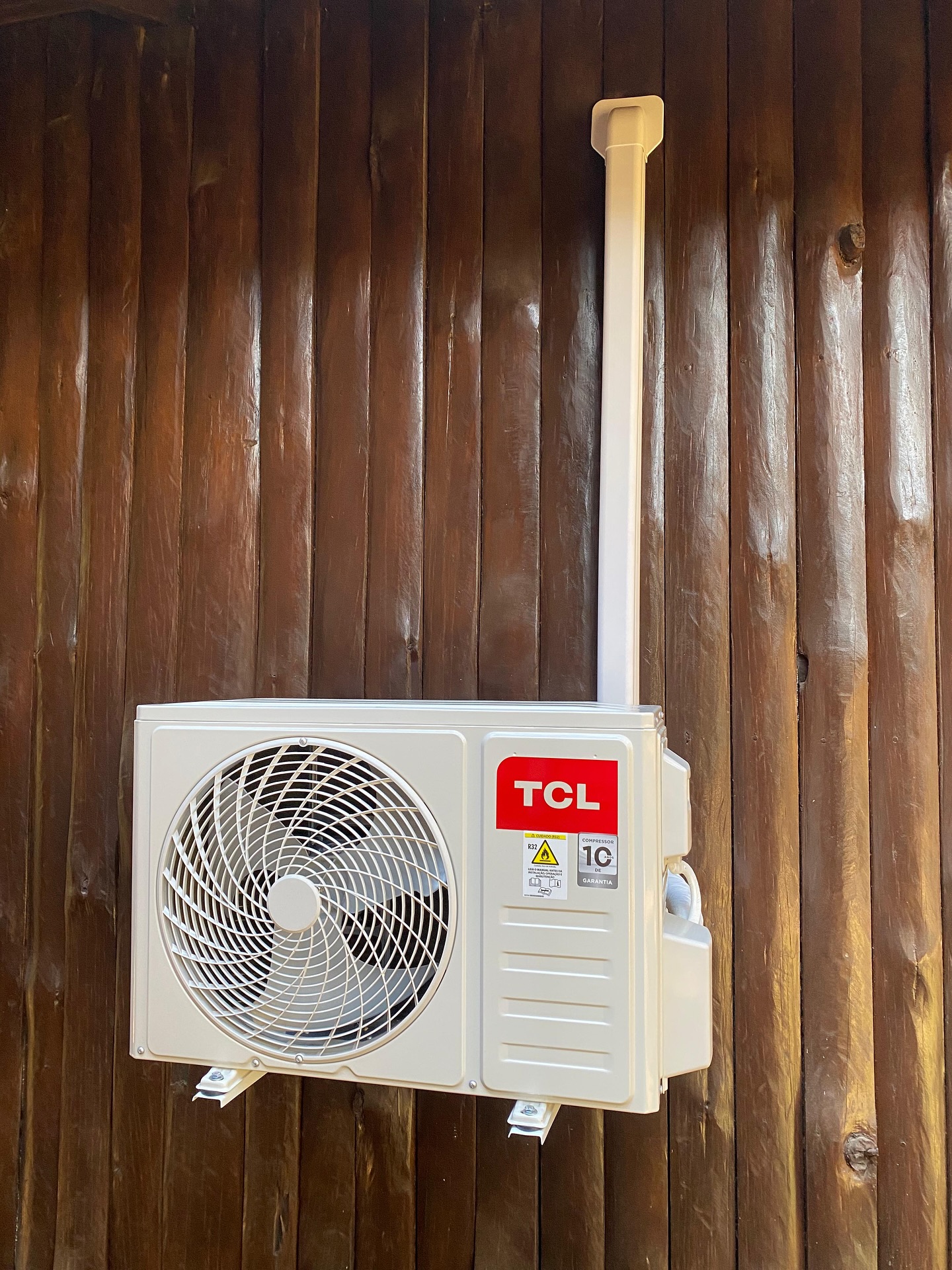 ❄️ Instalação finalizada com sucesso! ❄️
Hoje foi dia de levar conforto e eficiência para mais um cliente! Realizamos a instalação de 3 aparelhos de ar-condicionado TCL 2.0 PRO em uma pousada aconchegante, tudo concluído no mesmo dia com muita dedicação e atenção aos detalhes.
🌬️ Modelos potentes, modernos e econômicos, ideais para garantir o bem-estar dos hóspedes em qualquer estação do ano.
Agradecemos à pousada pela confiança em nosso trabalho! Seguimos focados em entregar sempre o melhor em climatização. ✅
🔧 Precisa climatizar seu espaço? Fale com a gente!
#instalaçãodear #arcondicionadotcl #climatizacao #serviçoconcluído #souparceiroleveros #confortoetecnologia #pousadaclimatizada #tclpro #climaperfeito