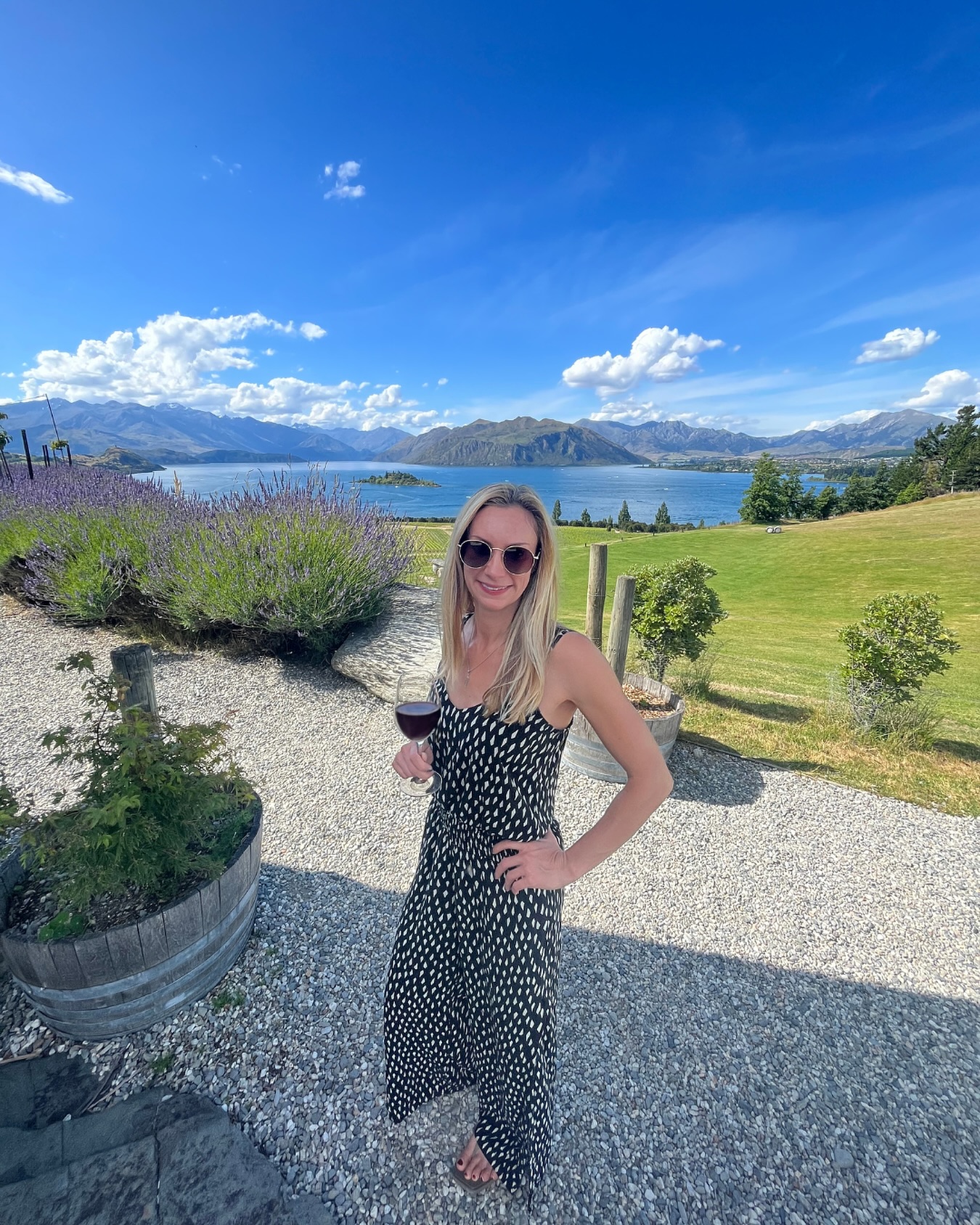 Happy International Pinot Noir Day!🍷
🇳🇿Have you tried New Zealand Pinot Noir? I had the pleasure of visiting Central Otago a few years ago and we fell in love with NZ’s signature red variety, which have vibrant red fruit, a silky texture and elegant spice.
We also loved how BEAUTIFUL the region was, & the fact that the wineries are all rooted in sustainability. This photo was taken at Rippon Vineyard, which is known for its biodynamic farming practices and its location on the shores of Lake Wānaka with views of the Southern Alps.
I can’t wait to enjoy some more NZ Pinot Noir again after Baby Stark arrives in a few months!