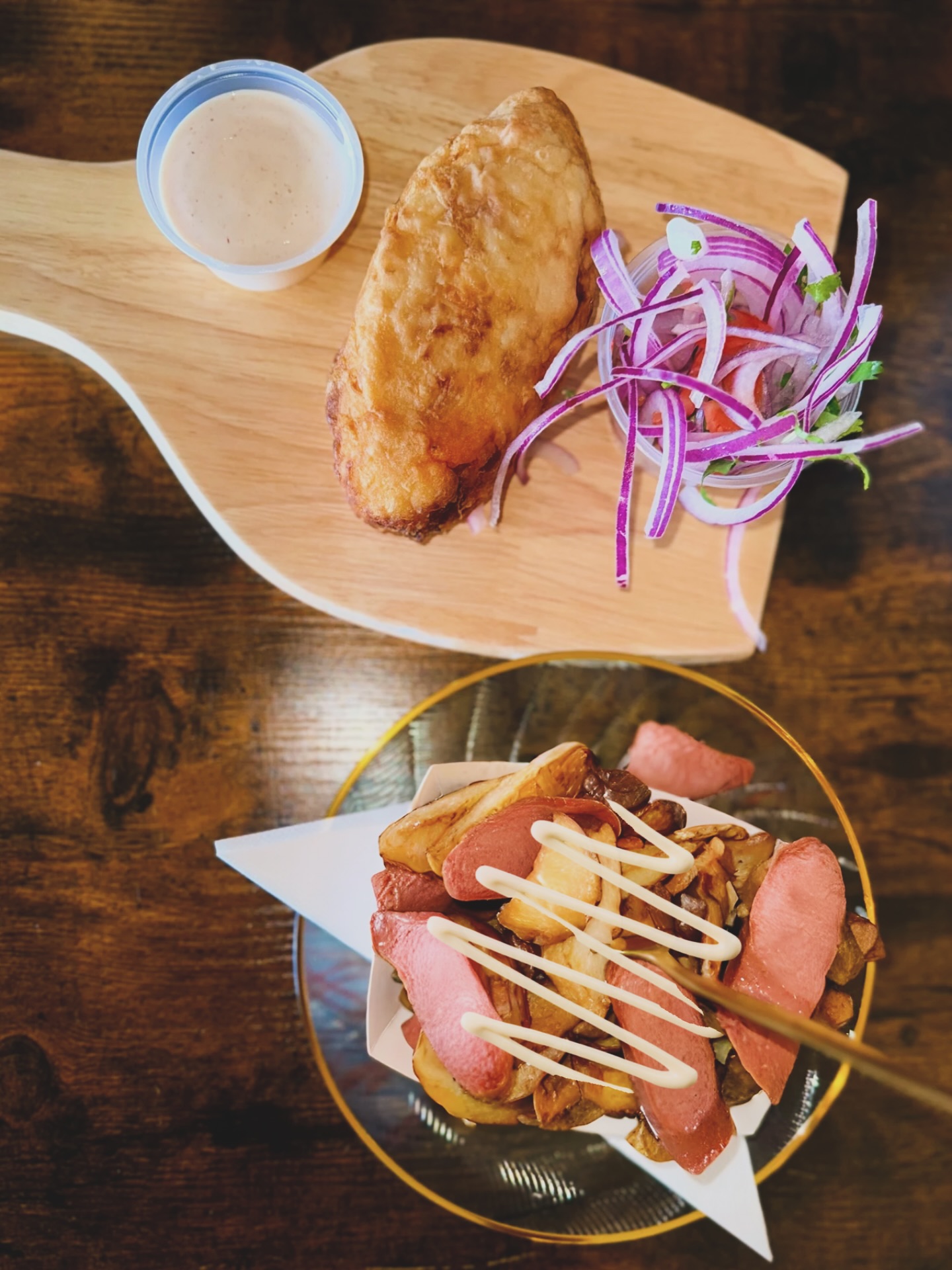 New addition to our Island Bites menu!
We’re thrilled to announce that @elshaddaichicken favorite appetizers are joining our tapas-style menu! Get ready to savor:
• Papa Rellena: Crispy deep-fried beef-stuffed mashed potatoes, served with a refreshing salsa criolla salad.
• Salchipapa: Enjoy our twist on this Peruvian classic, featuring sliced turkey sausage and Shaddai-style fries topped with their secret sauce.
Come and indulge in these mouthwatering dishes that are sure to elevate your Island Bites experience!