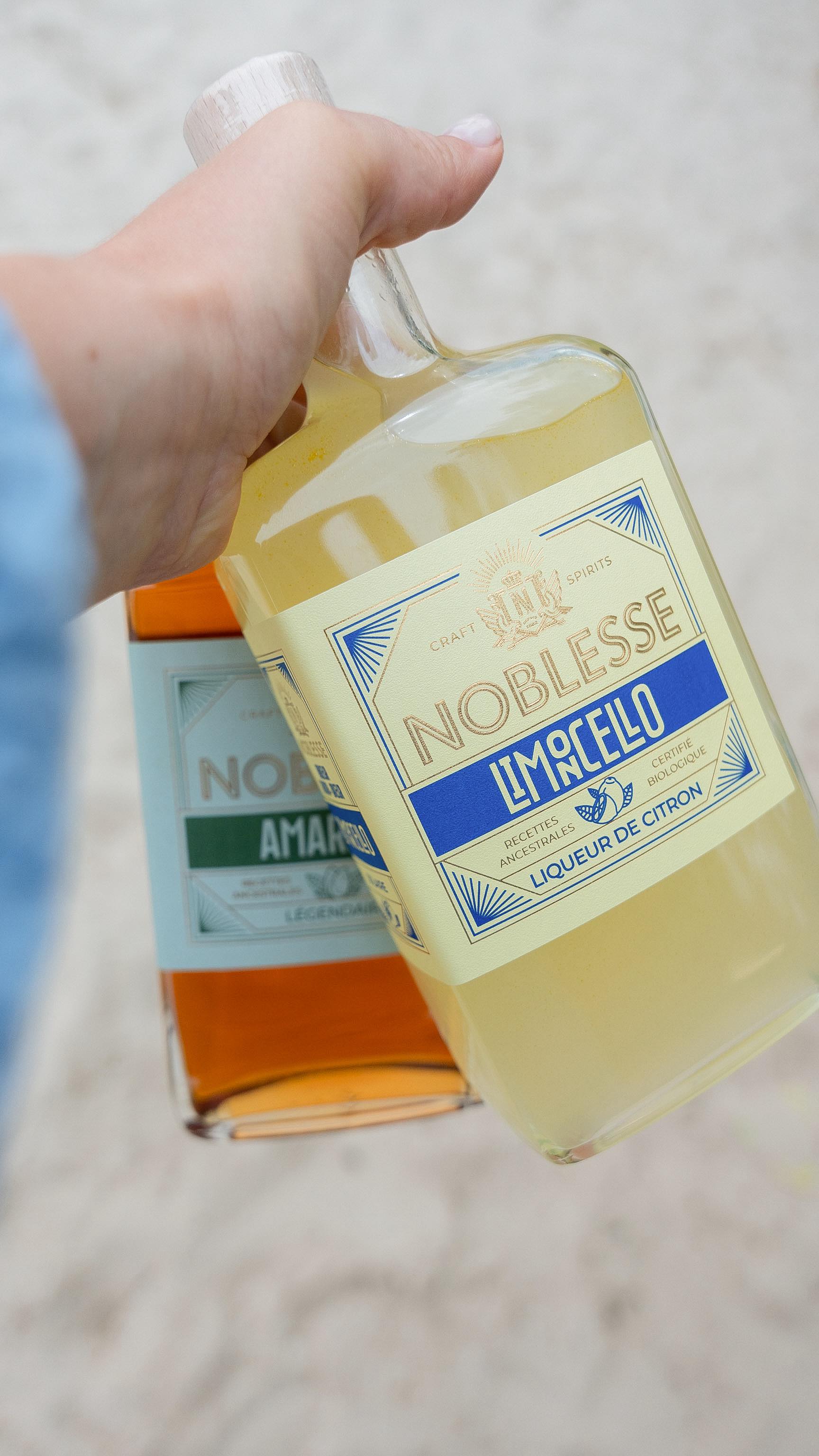 Donderdagavond kwam Patrick langs in onze bar met proevertjes van de limoncello en amaretto van @noblesse.spirits ๐๐
De proevertjes vielen bij velen in de smaak. Honger naar nog een glaasje? ๐