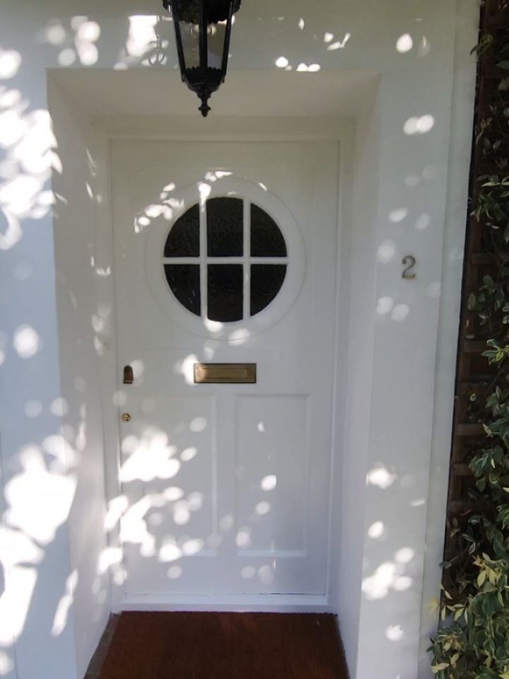 Hello all..the exterior decorating on this beautiful house on leigh on sea.was carried out by our prettyperfect decorating team
This was a tough one,working on this job in such a small time scale.. but after long hours each day..we got there in the end..
for any queries..please DM or call/text 07969904180...
#prettyperfecthomeseevices #essexestateagent #essexcleaning #cleaning #essex #freshspaces #essexbusiness #essexlivingmagazine #carpetcleaning #carpetcleaning #benfleetessex #essexcleaningessex #rayleighessex #hockleyessex #leighonseaessexcleaning #leighonseaessex #hadleighessex #rochfordessex #laindonessex #Basildonessex #chalkwelless#decorating #westcliffessex
@bearestateagents @haart_rayleighlettings @gilbertnroserayleigh @diggins_and_co_estate_agents#dog #dogrescue #southenddogs #rayleighdogs#decoratingessex #decoratingsouthend #decoratingleighonsea