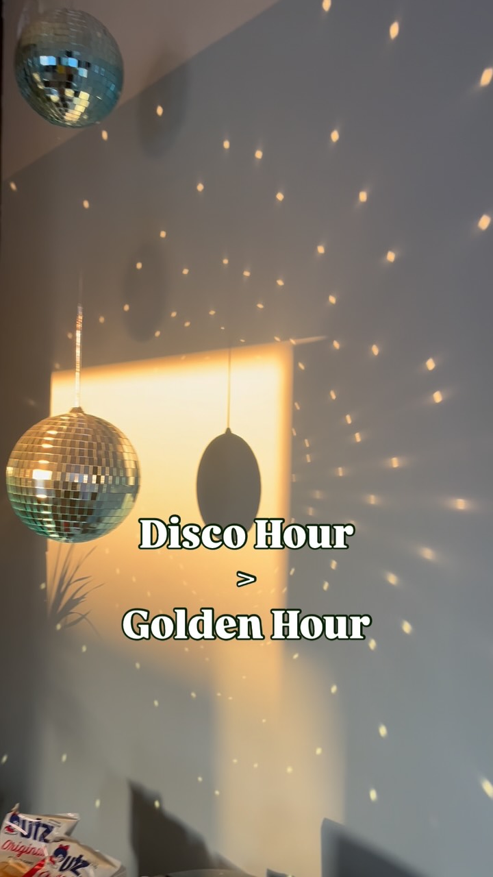 Golden hour is nice… but disco hour hits different. ✨☀️ When the sun catches our salon disco balls, the whole room sparkles. 🪩
#rochesterny #rochesternysalon #rochesternyhairstylist #continentalschoolofbeauty #exploreroc