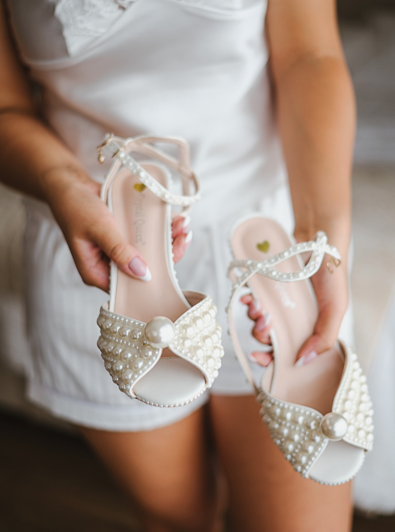 Korak u zauvijek
.
.
.
#bridalshoes #weddingshoes #weddingphotography #weddingdetails
#vjencanje