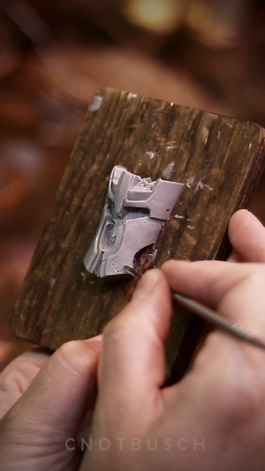 Happy Monday, friends! First off, thank you for your patience, I have been a little quiet on social media with lots happening behind the scenes, both personally and business-wise. Exciting things!
I started working on the legendary Overlord, and I’m excited to share a first update with you all. This is my Thursday morning piece, so feel free to drop by and join me live in real time. My morning streams start at 8 AM CDT.
Right now, I’m live working on a mysterious anime character! Come hang out with me on twitch.tv/cnotbusch
Main Materials:
Cosclay, Medium Firm
Cosclay, C2 Clearbond
@cosclayusa
#polymerclay #clayart #clay #sculpture #original #handmade #traditionalart #overlord