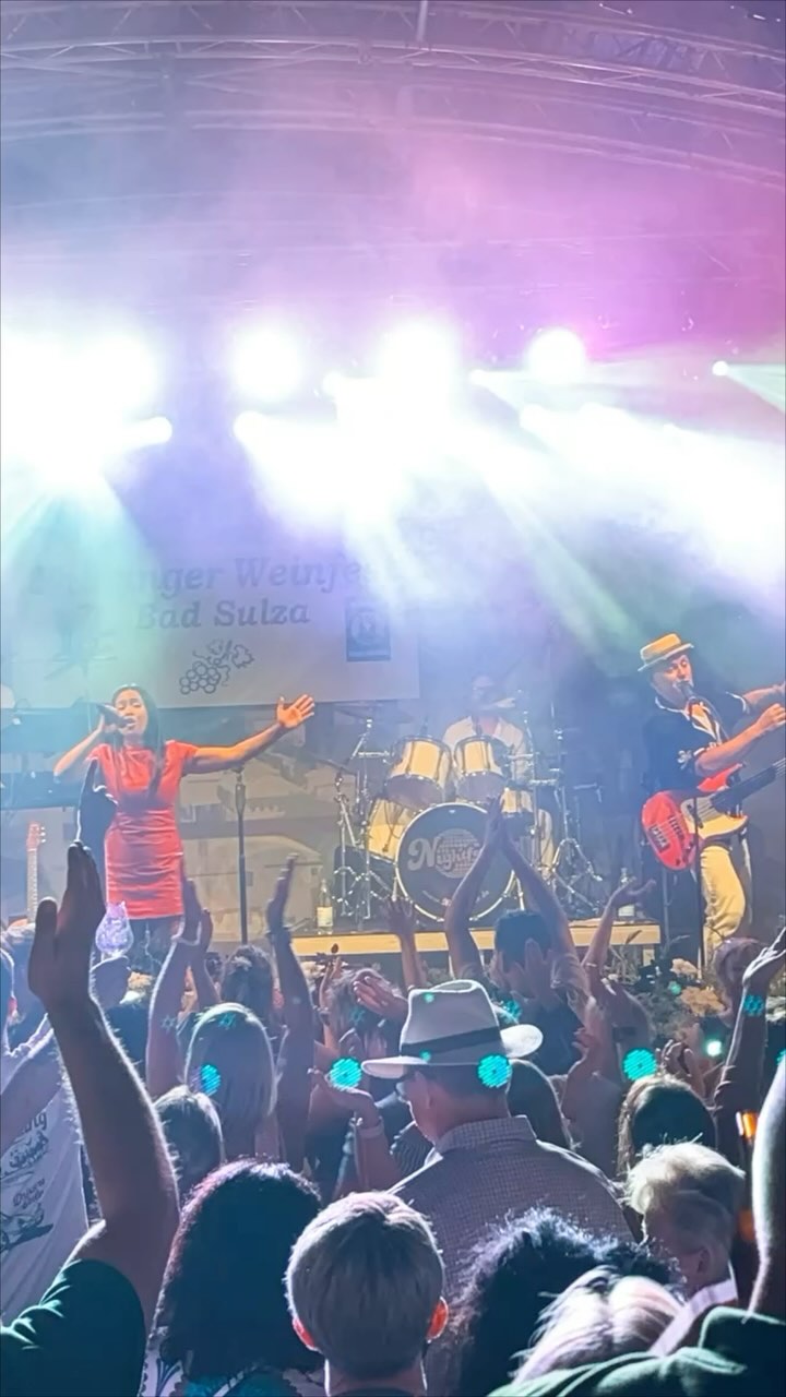 🔥 📸 DANKE Bad Sulza - ihr und euer 31. Thüringer Weinfest waren gigantisch!!! 💜
@badsulza_tourismus @thueringerweinprinzessin
#Nightfever #AlltimeDiscoClassics #LiveMusik #Partyband #Galaband #LiveBand #Leipzig #Live #PaviInAction