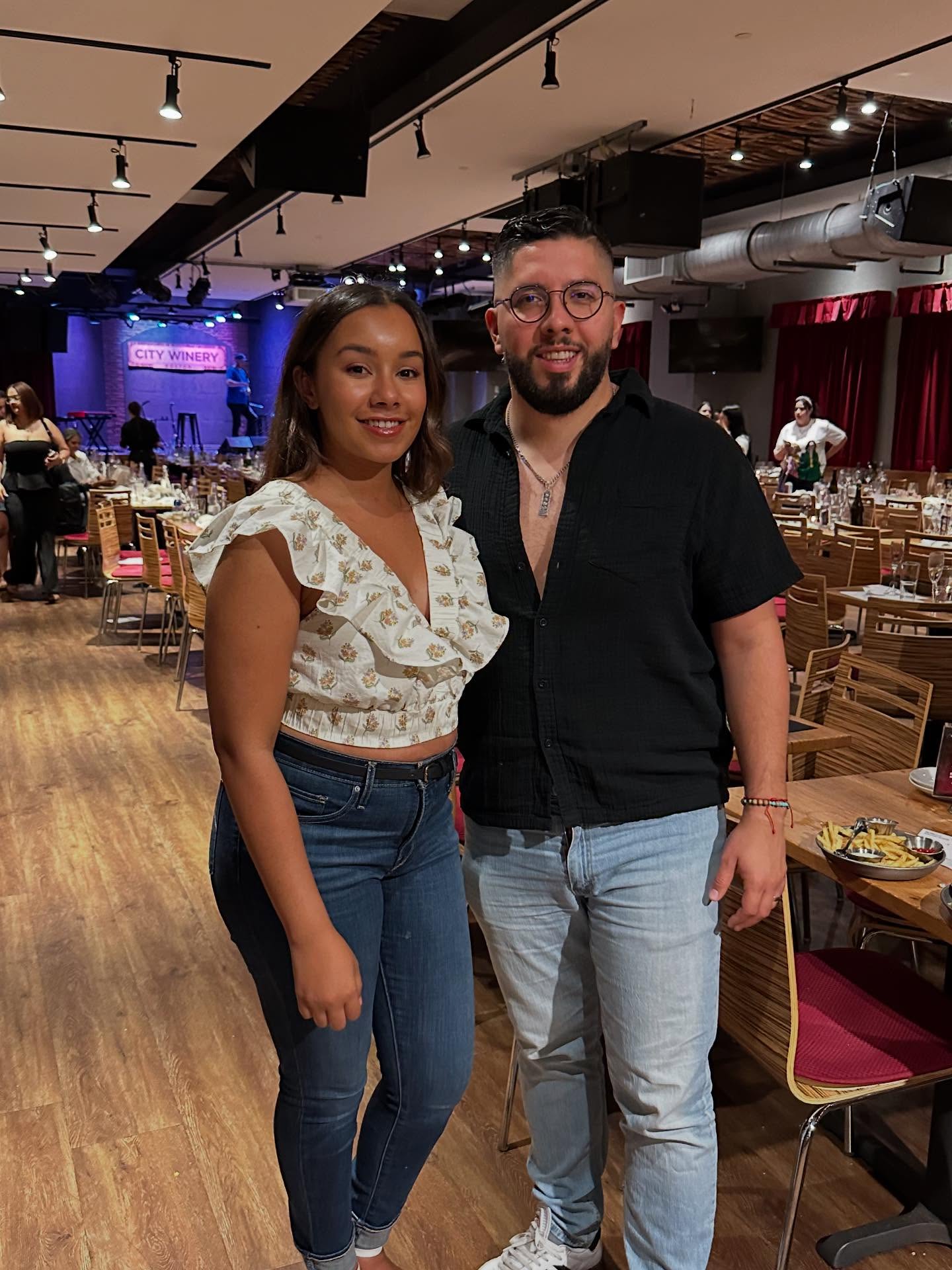 🎼“Se que quiero que seas lo primero que vea cuando abra mis ojos.” 🎶
Que temazos los de Santiago Cruz, que alegría poder compartir contigo ♥️