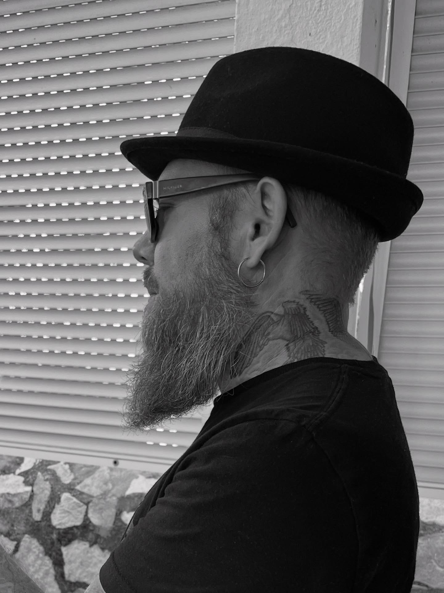 Maanantaita taloon kaikille. Tässä on taas luettavaan uuteen viikkoon. Eli Tekeekö tekoäly täydellisen miksauksen? Muista kommentoida oma mielipide ja saa tykätä jos tykkää ja saa jakaa, jotta muutkin pääsee osallistumaan keskusteluun 😀💪
Täältä lukuhommiin: https://www.silentsound.fi/post/tekeek%C3%B6-teko%C3%A4ly-t%C3%A4ydellisen-miksauksen
#blogi #uusiblogipostaus #uusiblogi #musiikki #tekoäly #äänitysstudio