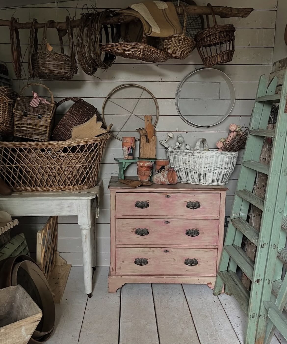 Introducing our Exhibitors 🤍
@therusticshackk
A gorgeous collection of rustic vintage finds, chippy paint and linens sourced by lovely Lucie @therusticshackk 🌿
There will be plenty of vintage enamelware, gardenalia and rustic finds to tempt you at the Summer Brocante @moylescourt on 25th August 🌸
Come and shop with our fabulous small independent businesses, follow their accounts and meet them in person at the Brocante 🤍
Monday 25th August 🎪
10 - 4pm
Moyles Court School
Nr Ringwood
New Forest