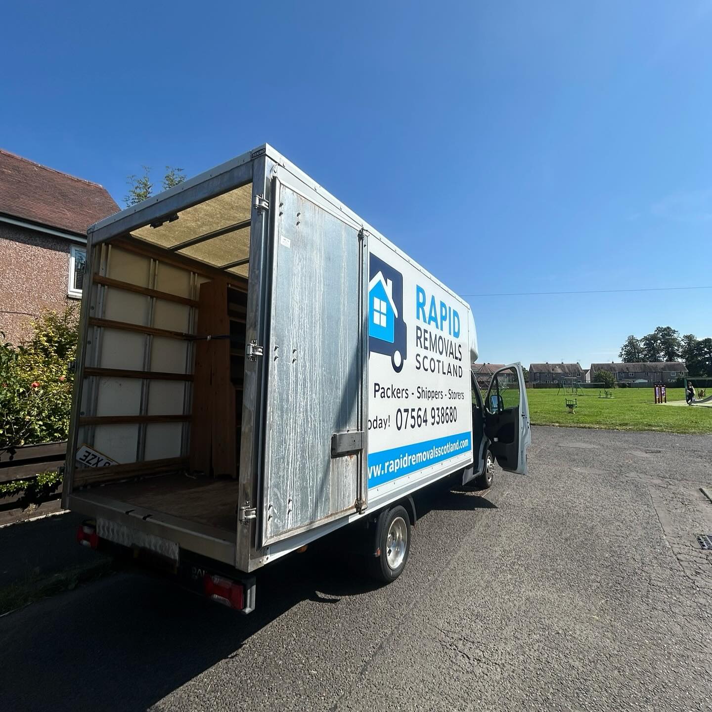 Sunshine and smooth moves! 🚛☀️ Rapid Removals Scotland is here to make your day stress-free.
#fyp #VanRemoval #MovingServices #Stirling #Scotland #moving #HomeMove #LocalBusiness #van #removal #localbrand #trend #vans #manwithvan #storage #house #home #supportlocal
