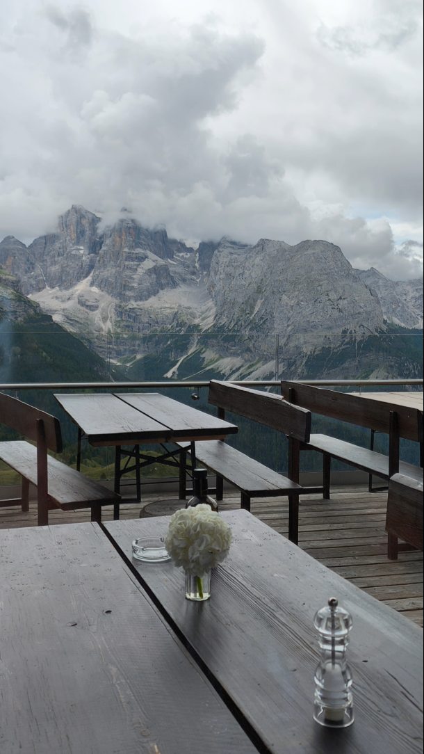 Ačkoli tenhle výlet jsme realizoval už 27.7., věřte nebo ne, dřív jsem se k tomuhle reelu nedostala...
#vimteamcz #visititaly #cyklistika #cyklovylet #cyklotrasy #mtbkids #emtb #ebike #ebiking #valdisole #dolomity #visitdolomites #montespinale #chaletfiat #turistikasdetmi #vyrazven