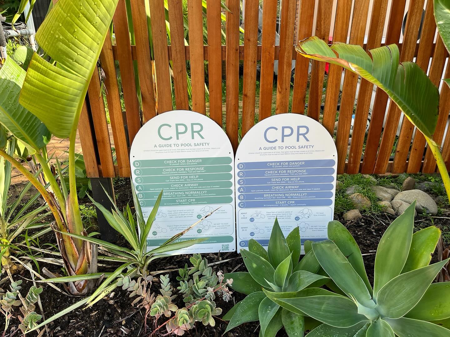 It’s so nice to see the sun again!! Which one do you like best… green or blue?! Moss or Reef?! #poolsign #summerready #poolsign
