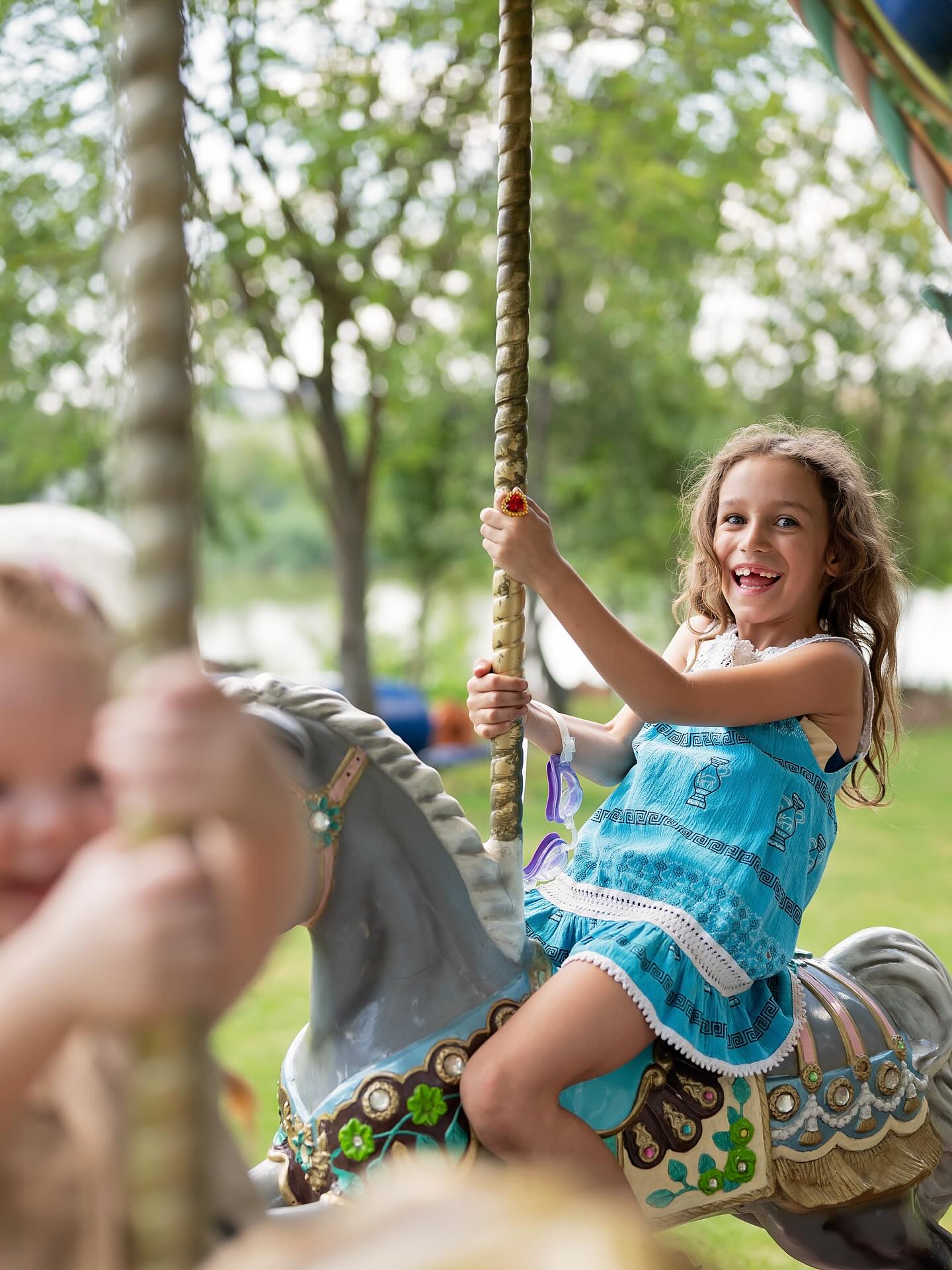 Sweet memories captured mid-whirl! 🎠
As a JHB family photographer, I love freezing these joyful moments, whether it’s a casual day out or a fun-filled children’s party. Let’s make your special occasions last forever!
#JHBFamilyPhotographer #ChildrensPartyPhotography #JoburgKids #MemoryMaker #CarouselRide #GautengPhotographer